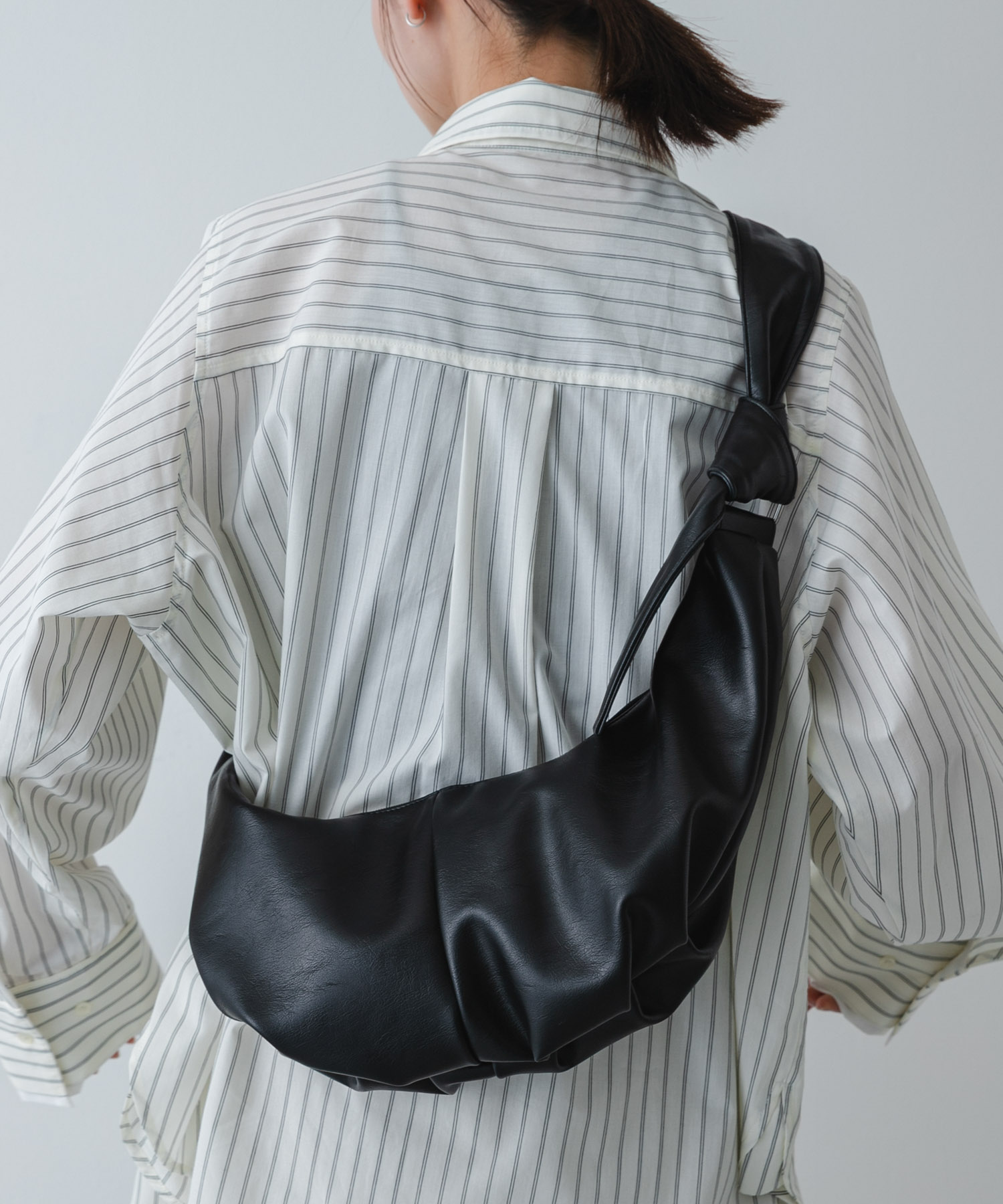 クロワッサンショルダーバッグ