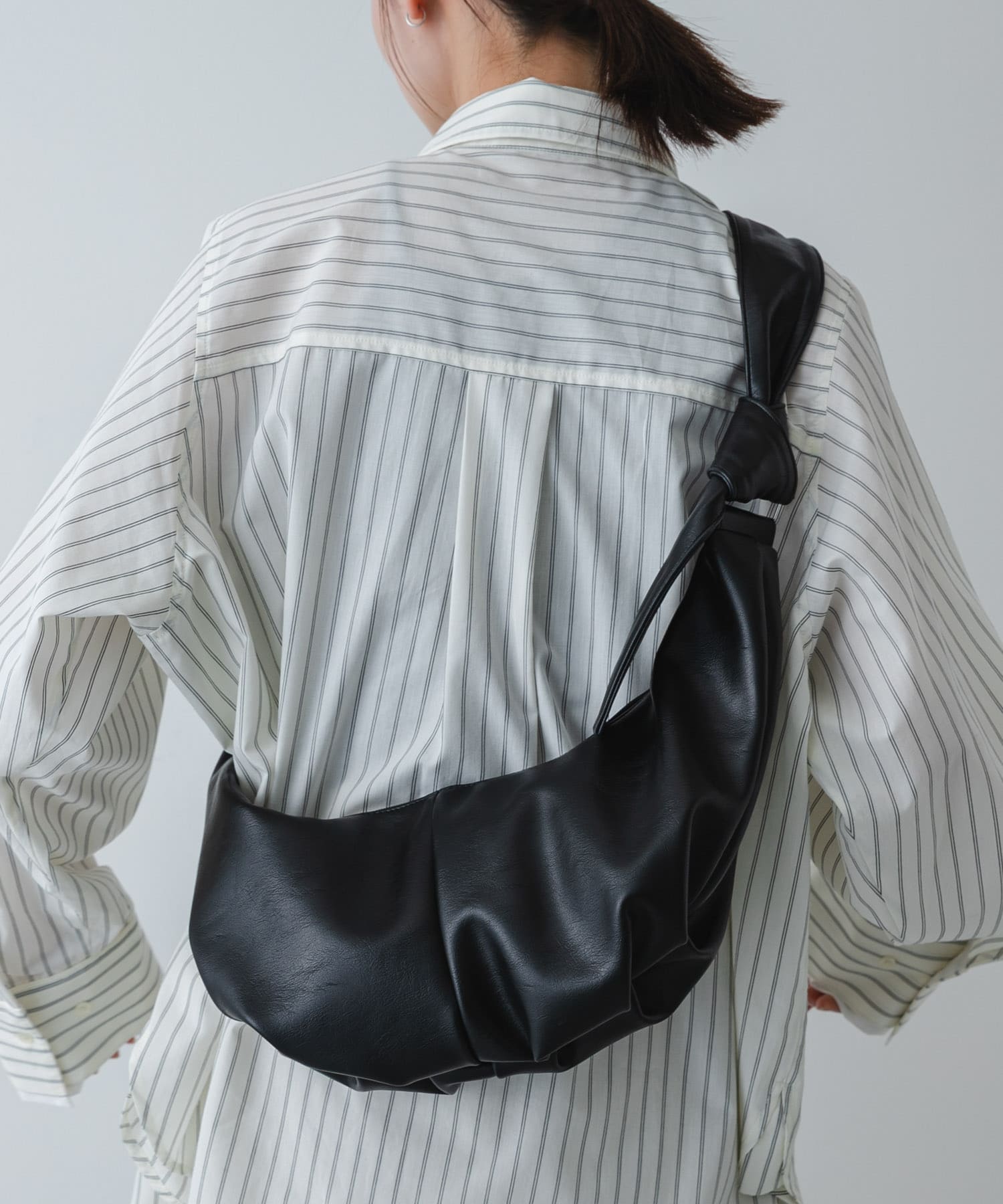 クロワッサンショルダーバッグ