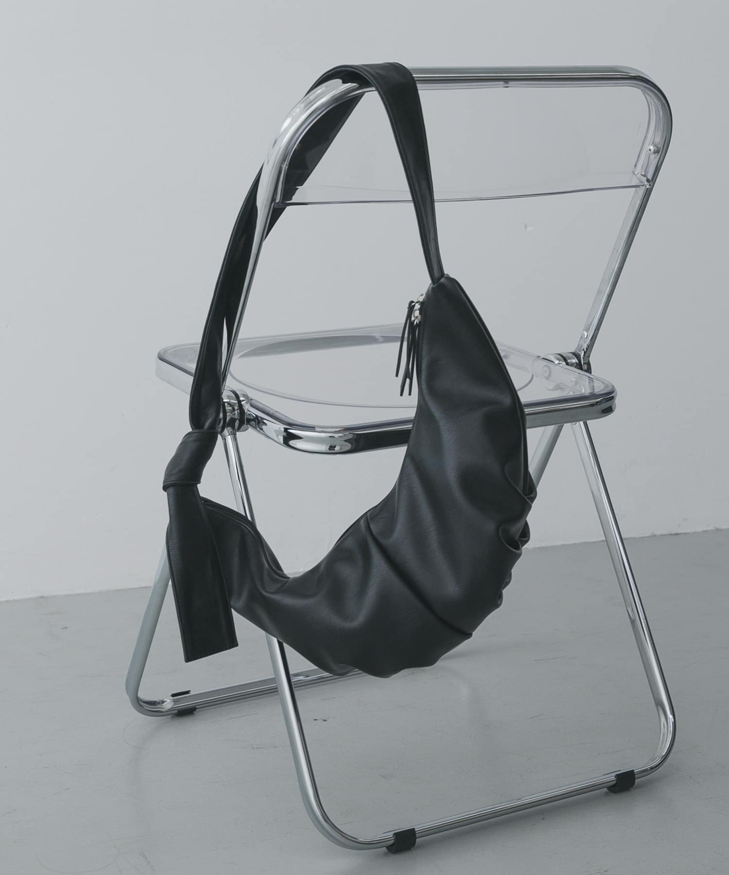 クロワッサンショルダーバッグ BLACK One