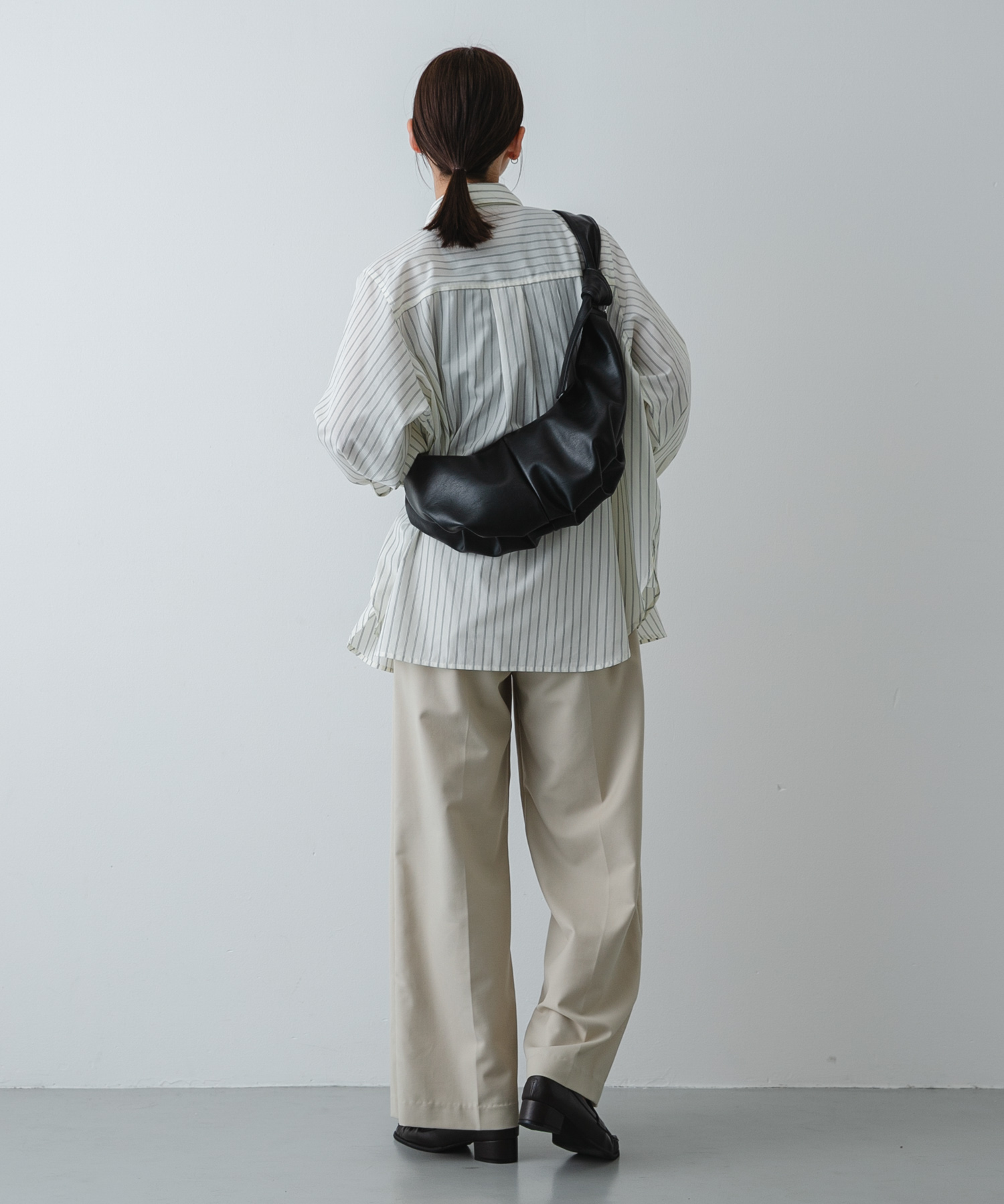 クロワッサンショルダーバッグ BLACK One