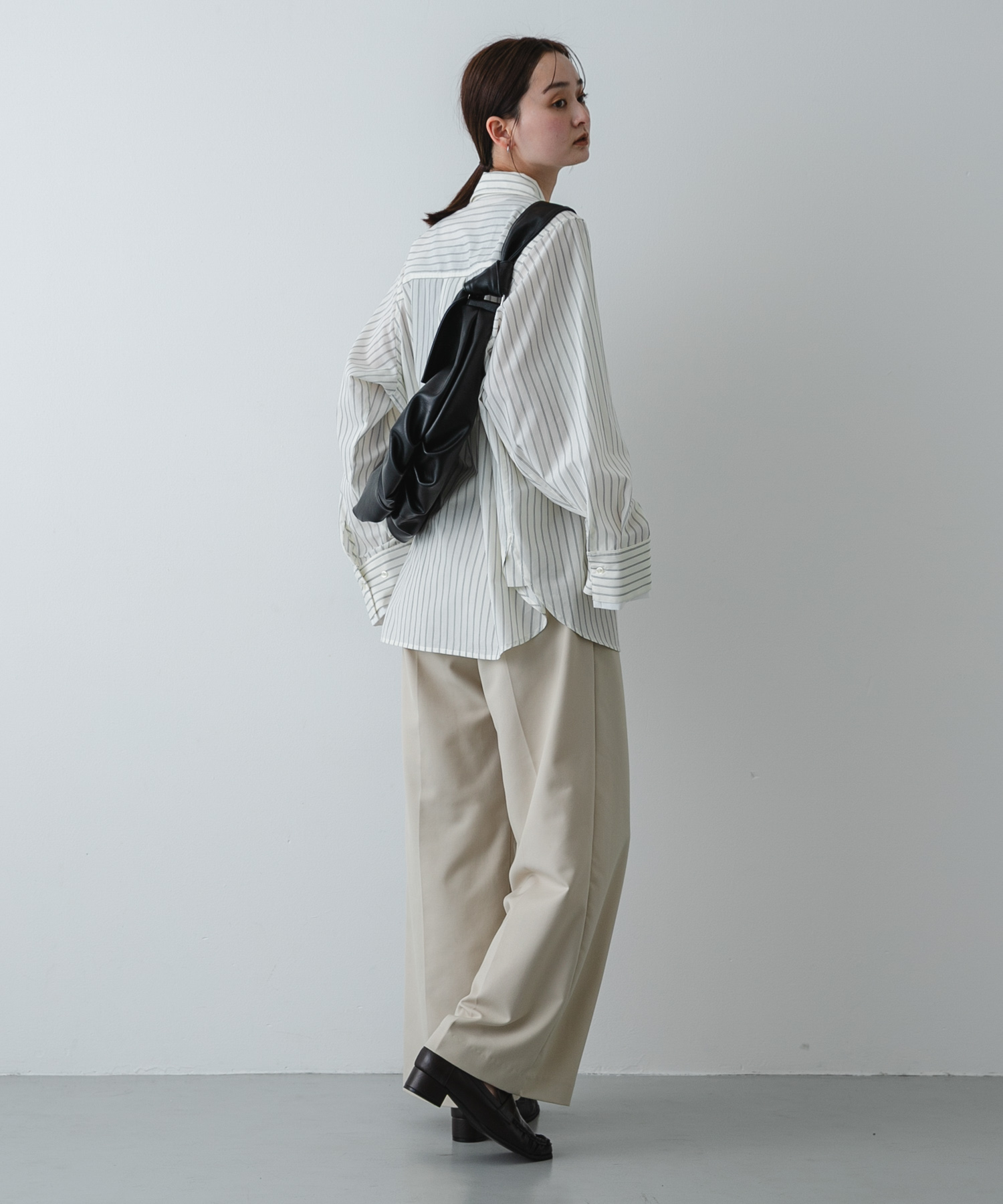 クロワッサンショルダーバッグ BLACK One