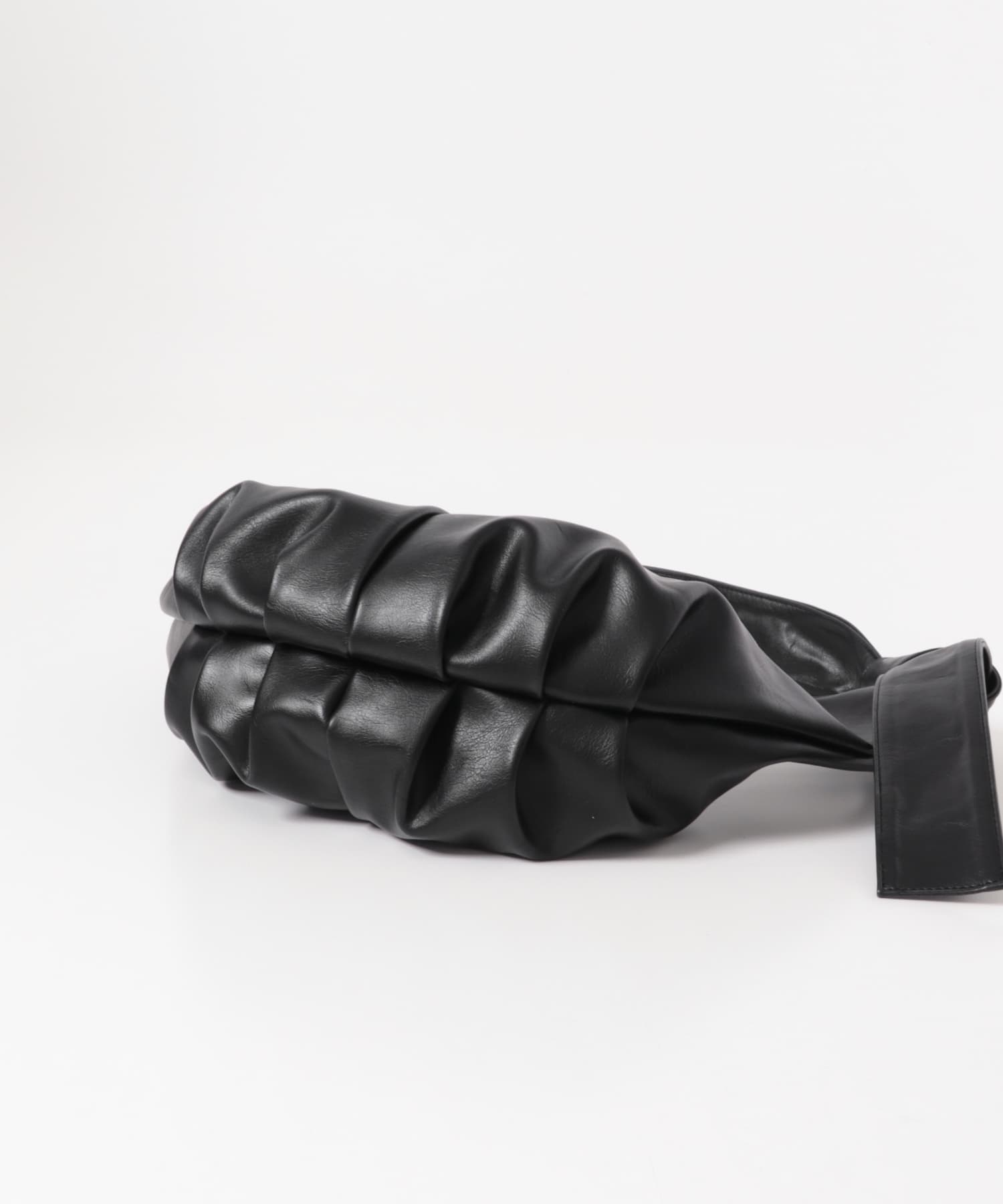 クロワッサンショルダーバッグ BLACK One