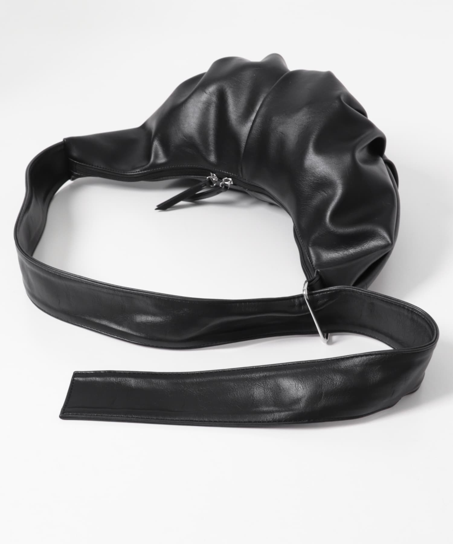 クロワッサンショルダーバッグ BLACK One