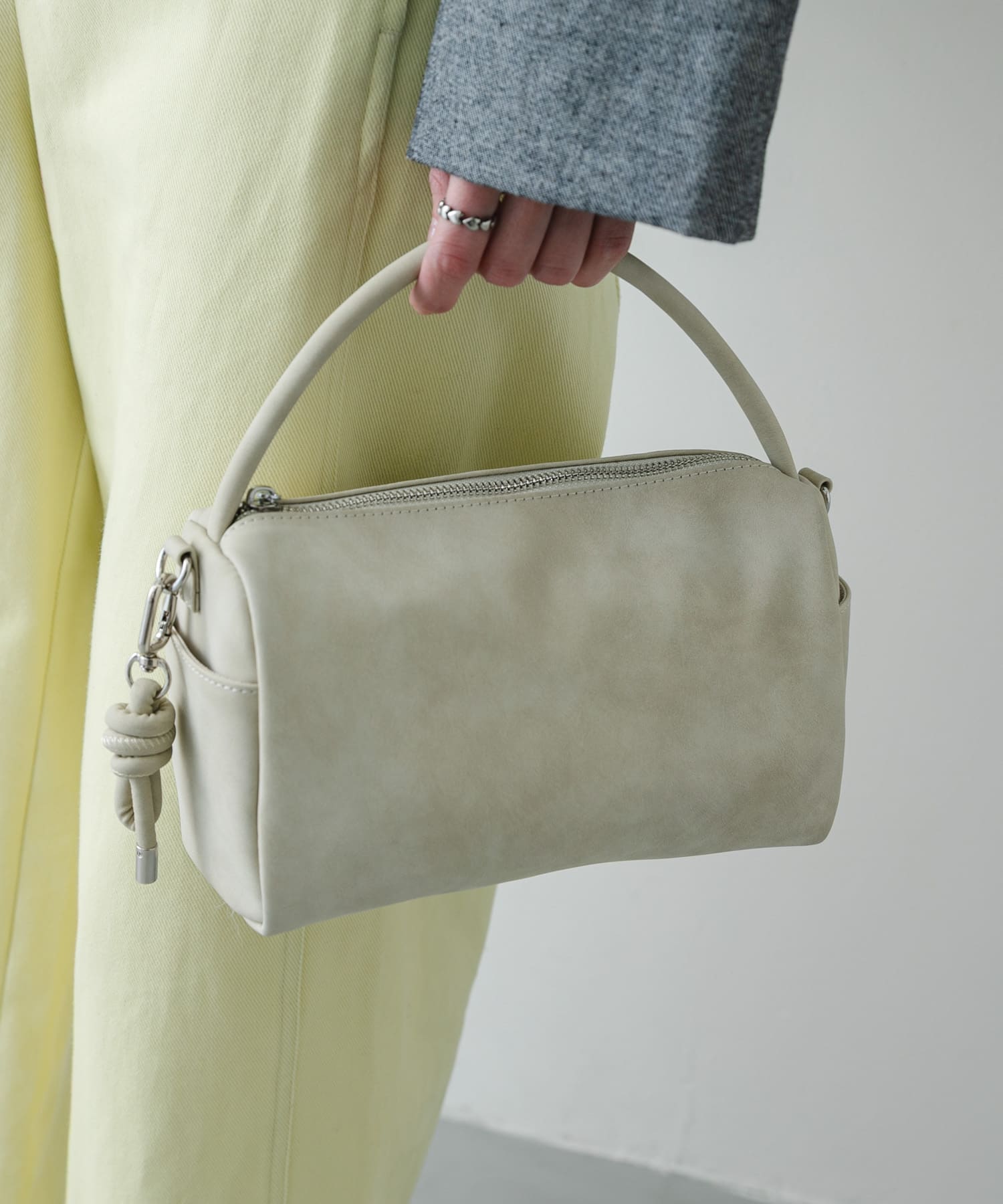 ラウンドスクエアソフトバッグ GREIGE One