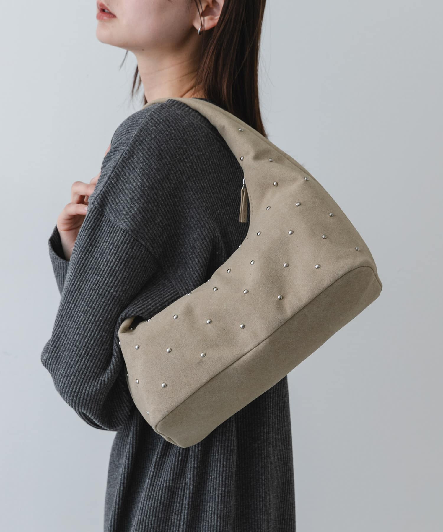 スタッズラウンドバッグ