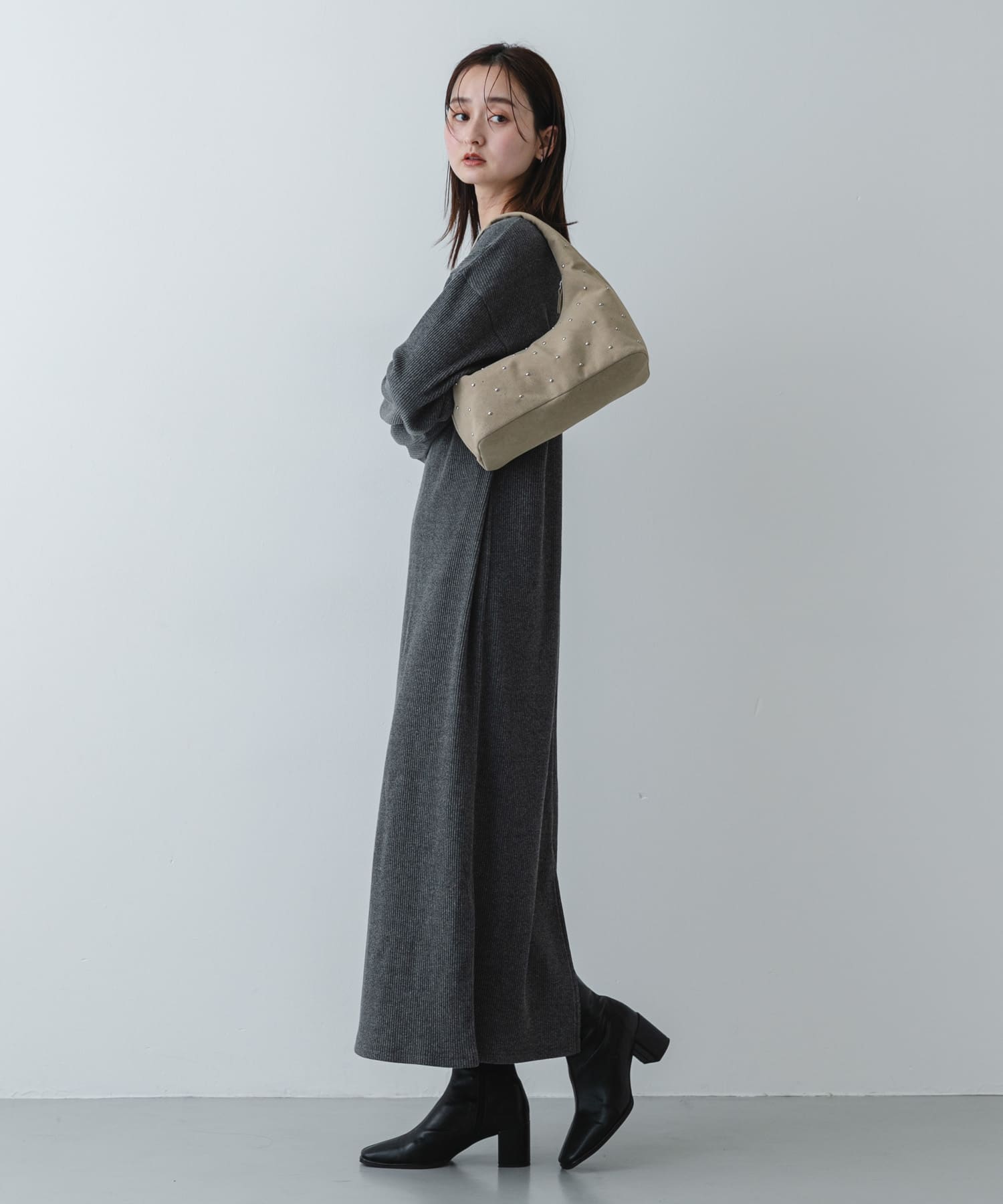 スタッズラウンドバッグ GREIGE One