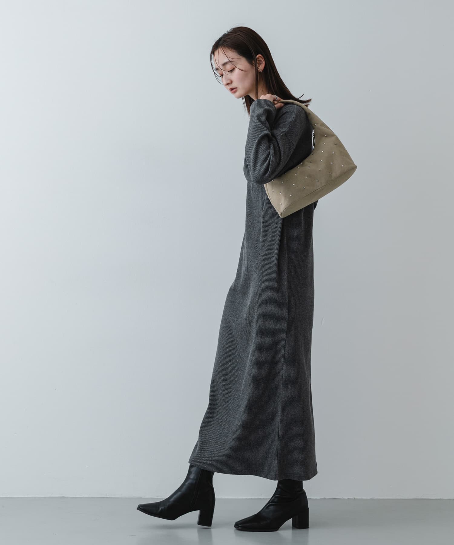 スタッズラウンドバッグ GREIGE One