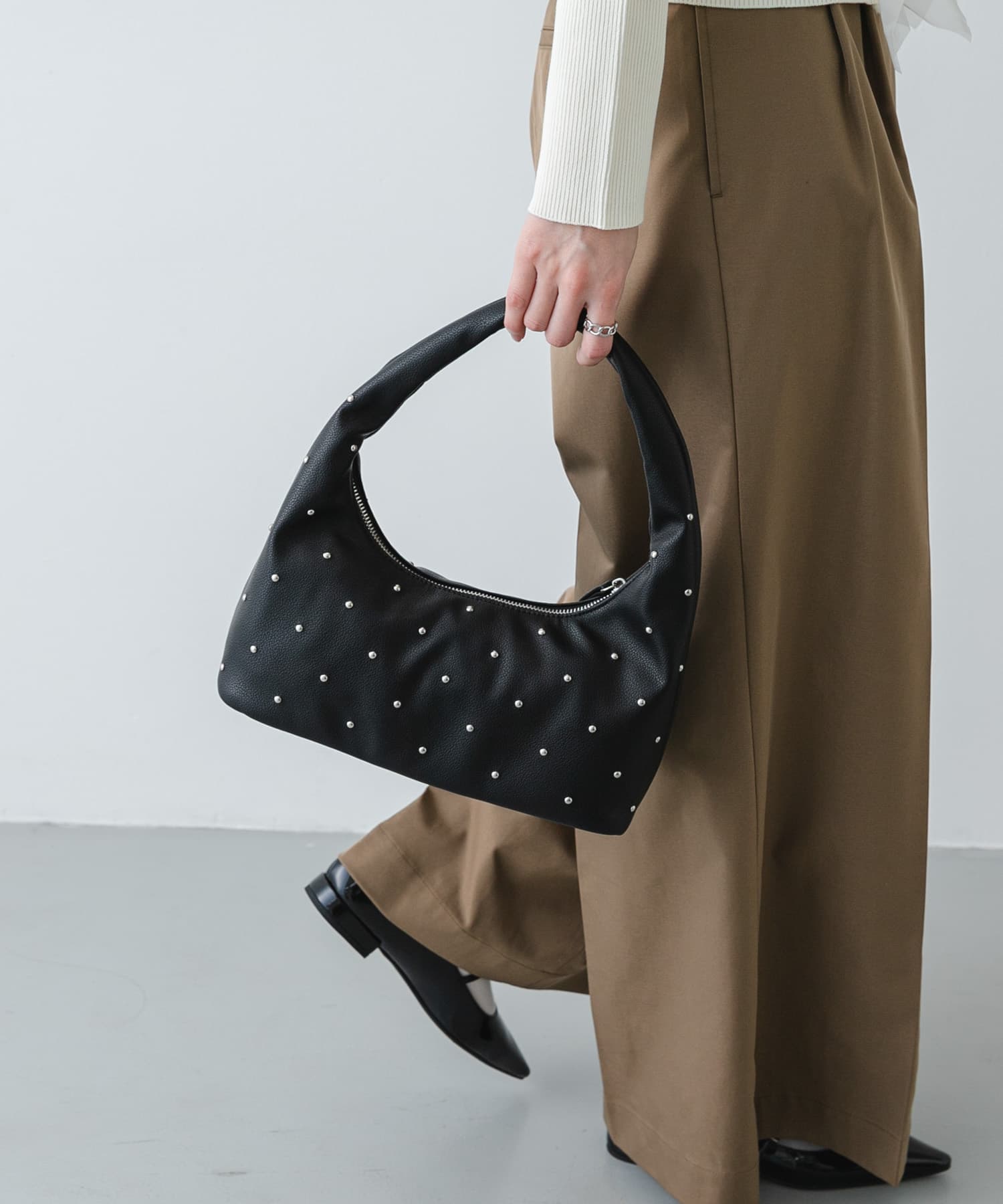 スタッズラウンドバッグ BLACK One