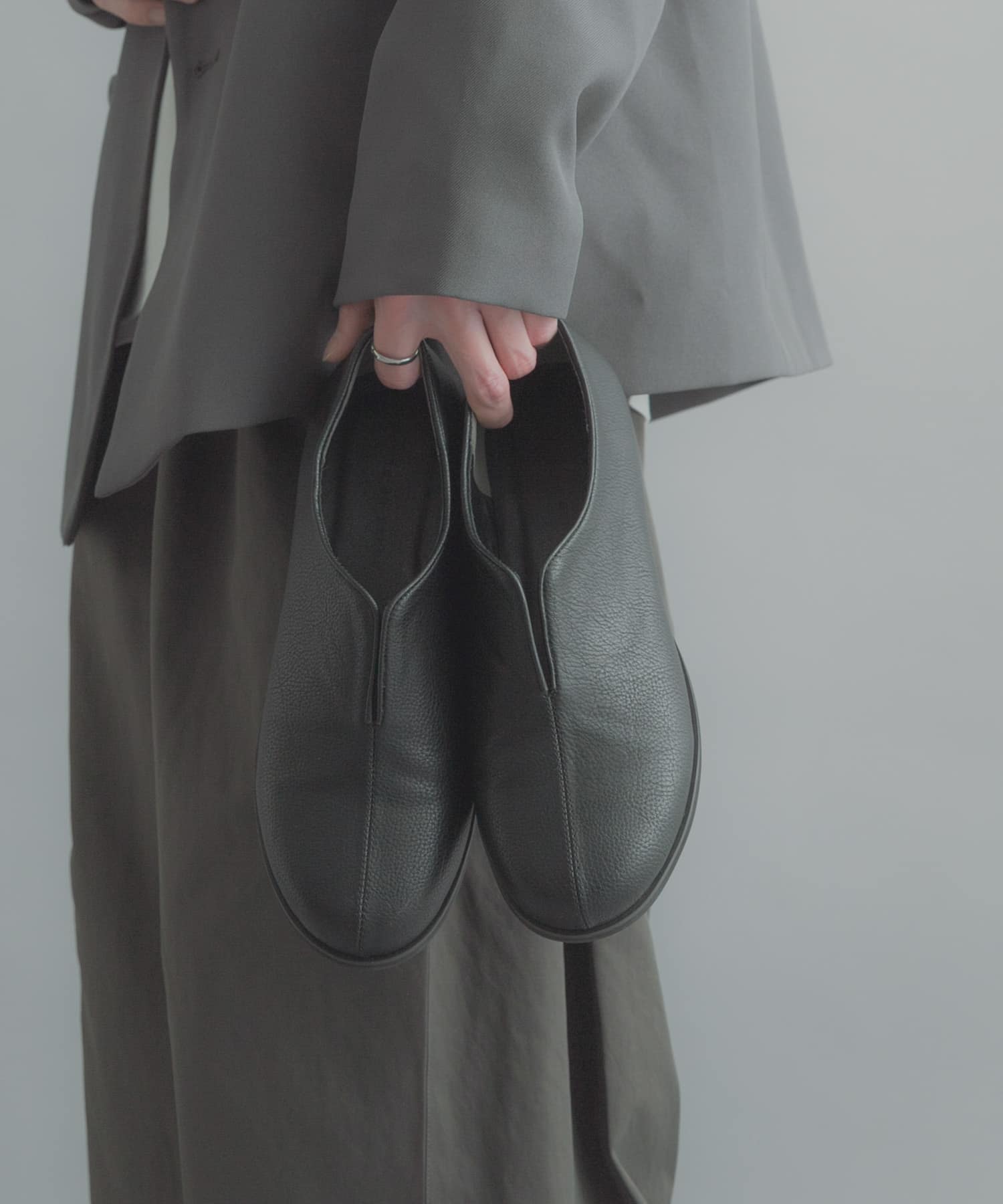 センタースリットスリッポンシューズ