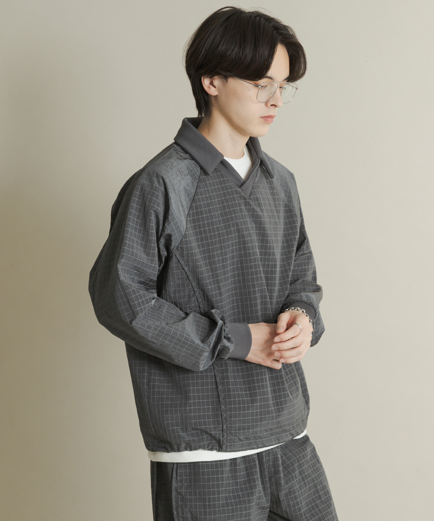 GRAY