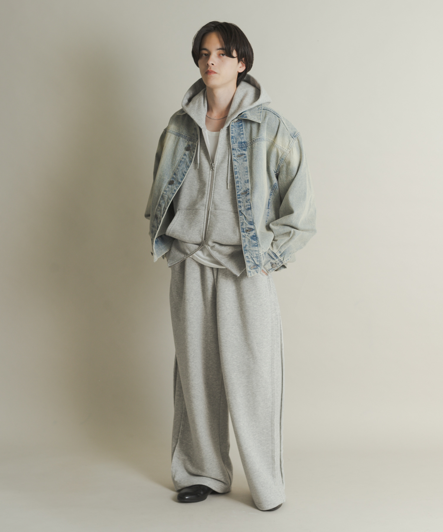 GRAY