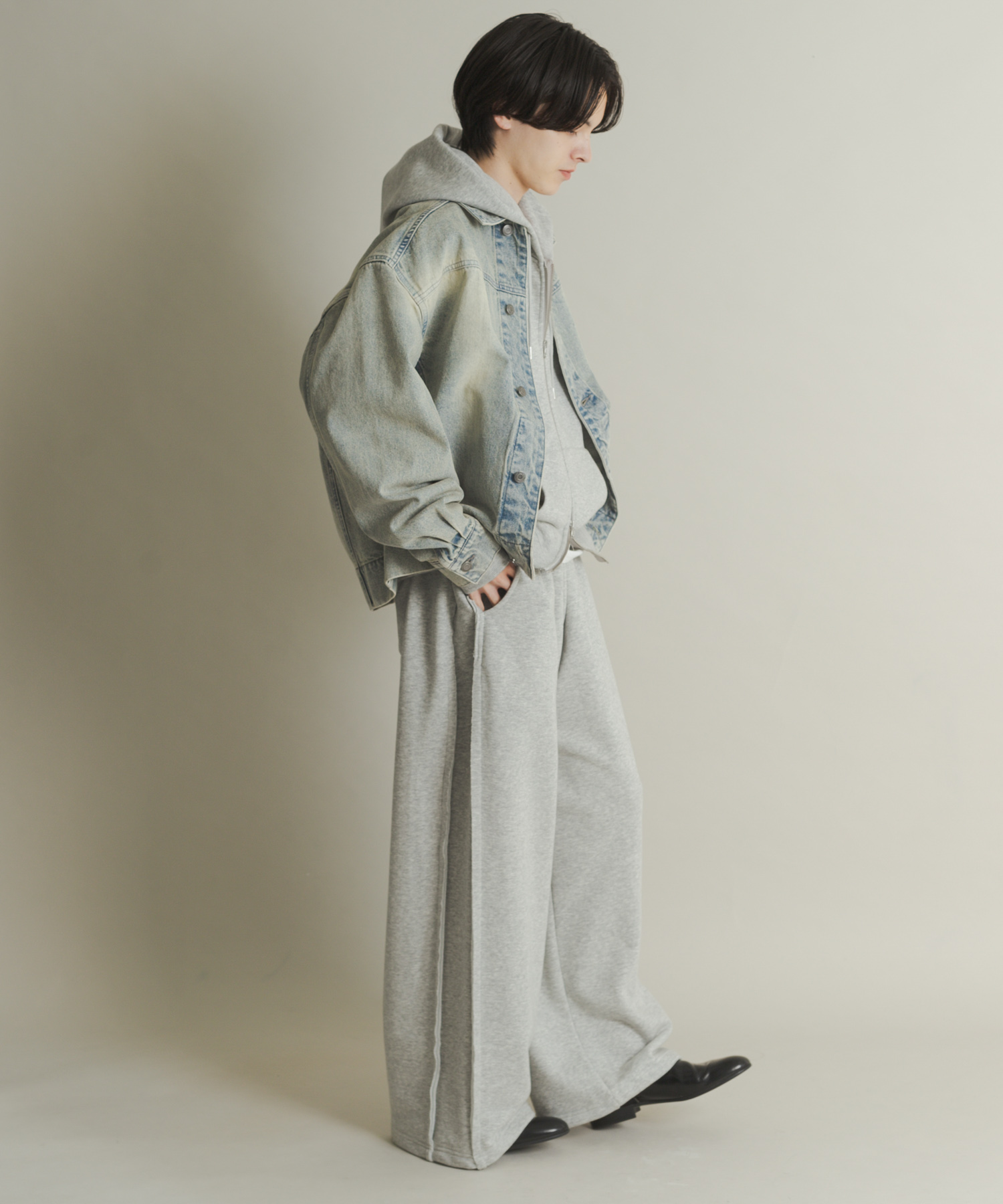 GRAY