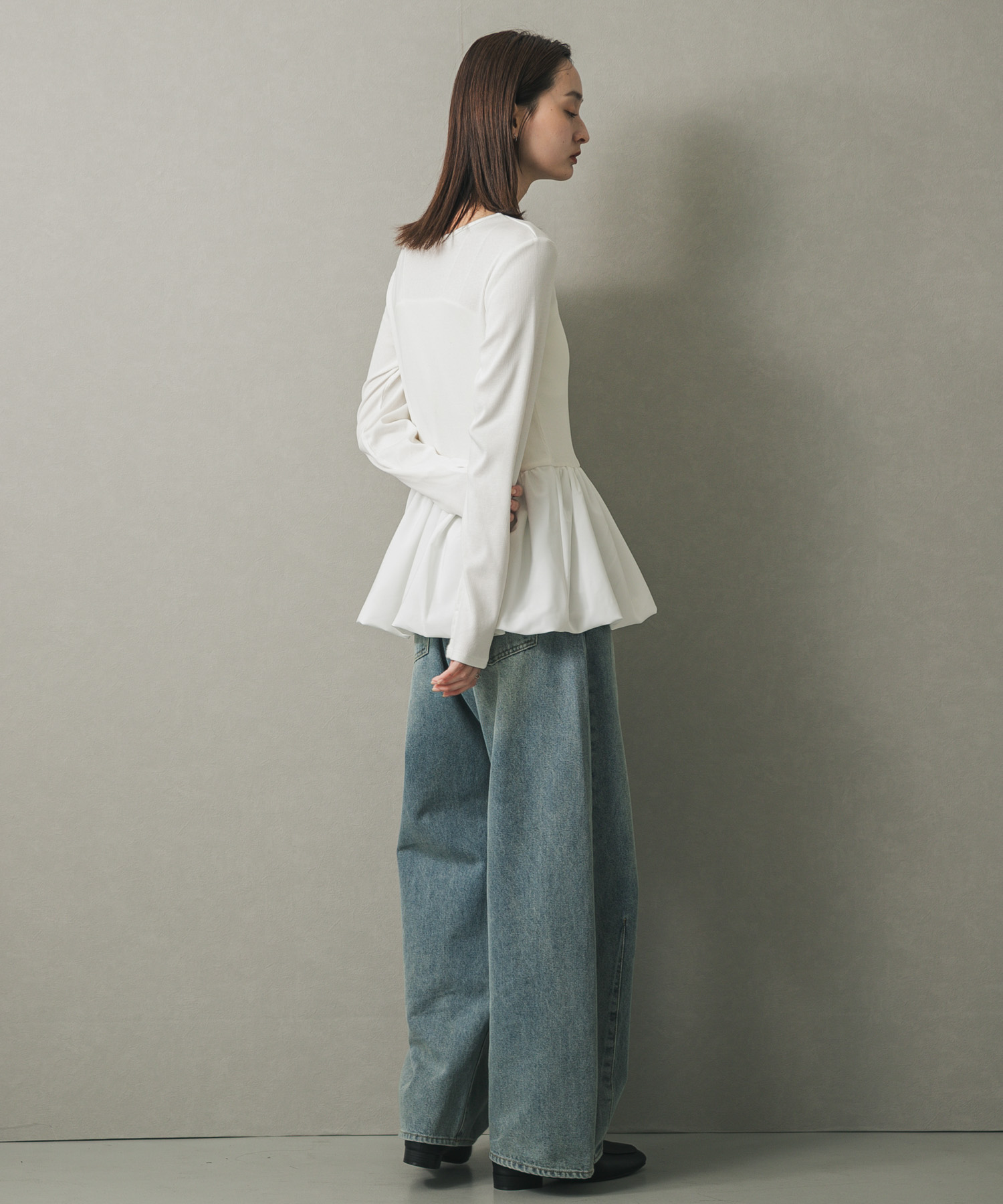 OFF WHITE