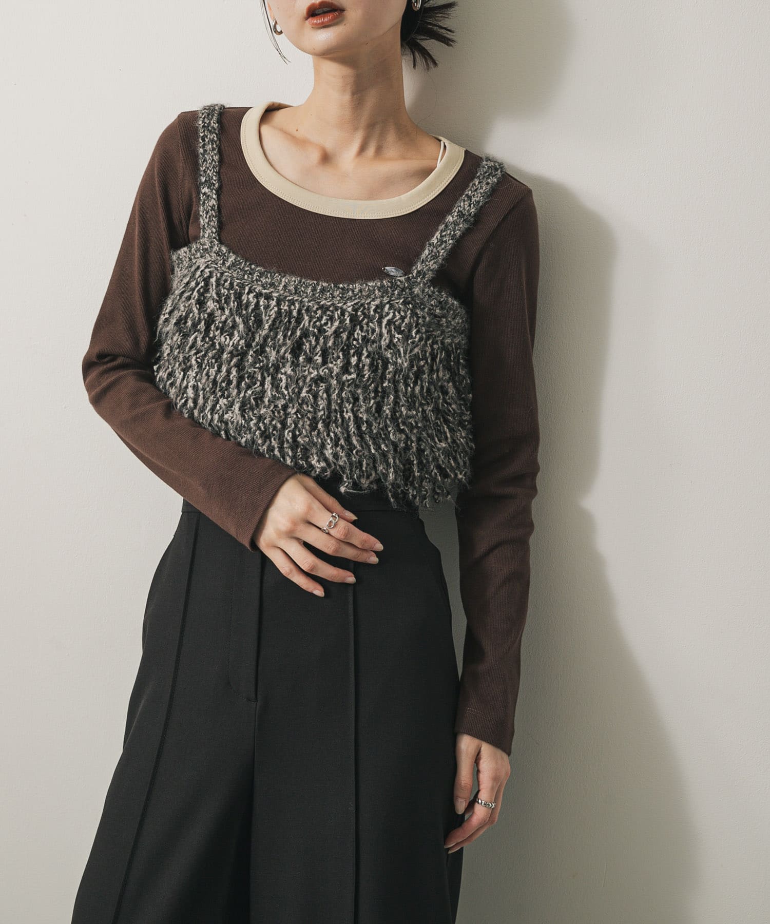 ラウンドネックリブTシャツ