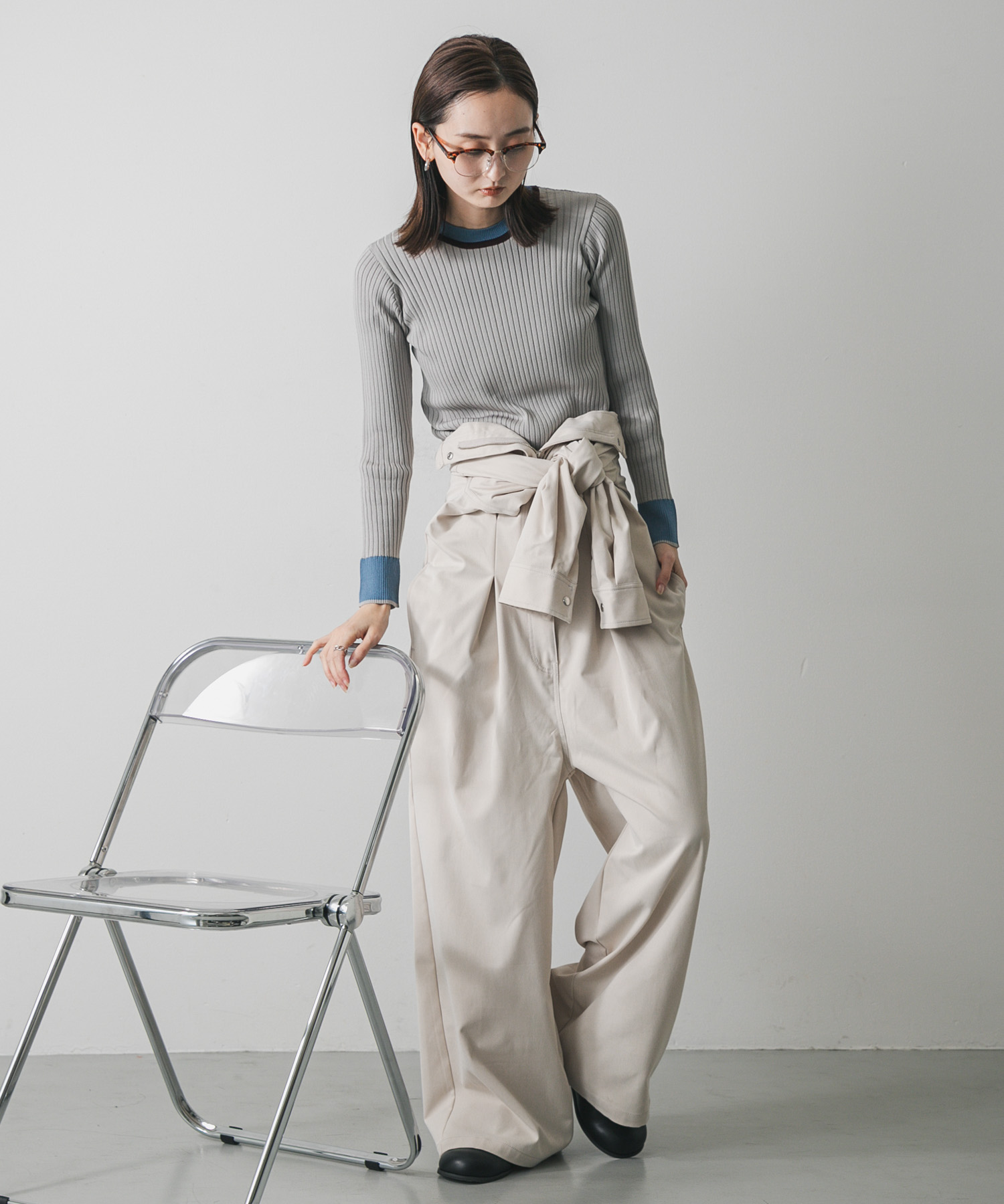 GRAY