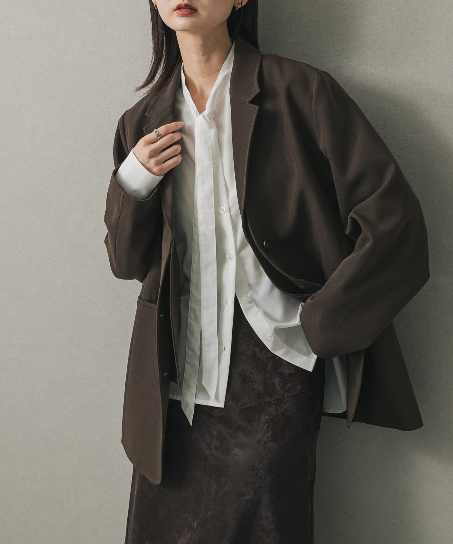 ボウタイブラウス