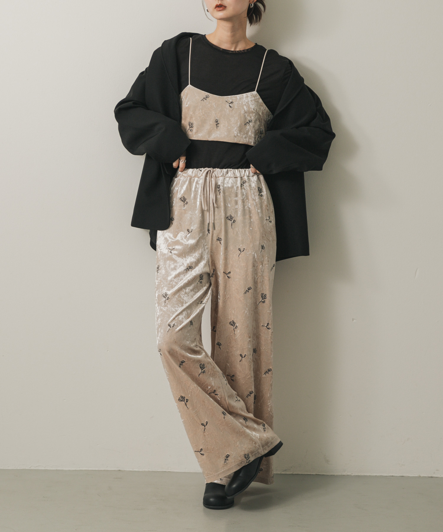 ベロアシシュウパンツ