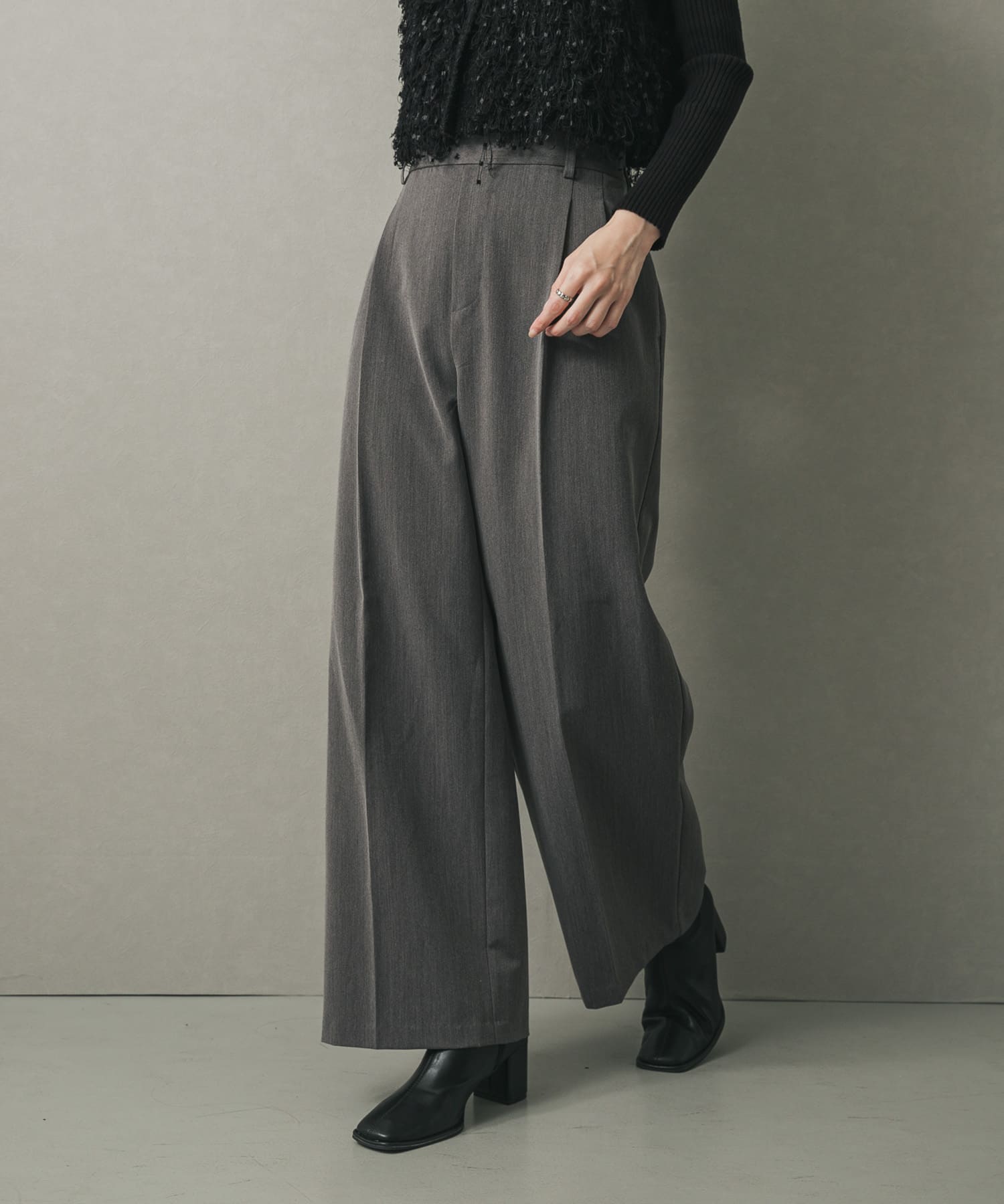 GRAY