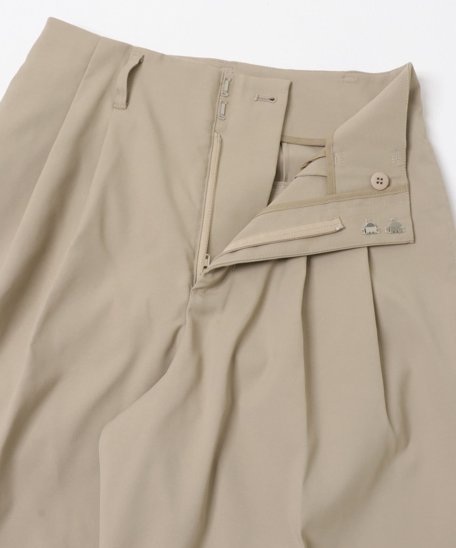 L.BEIGE