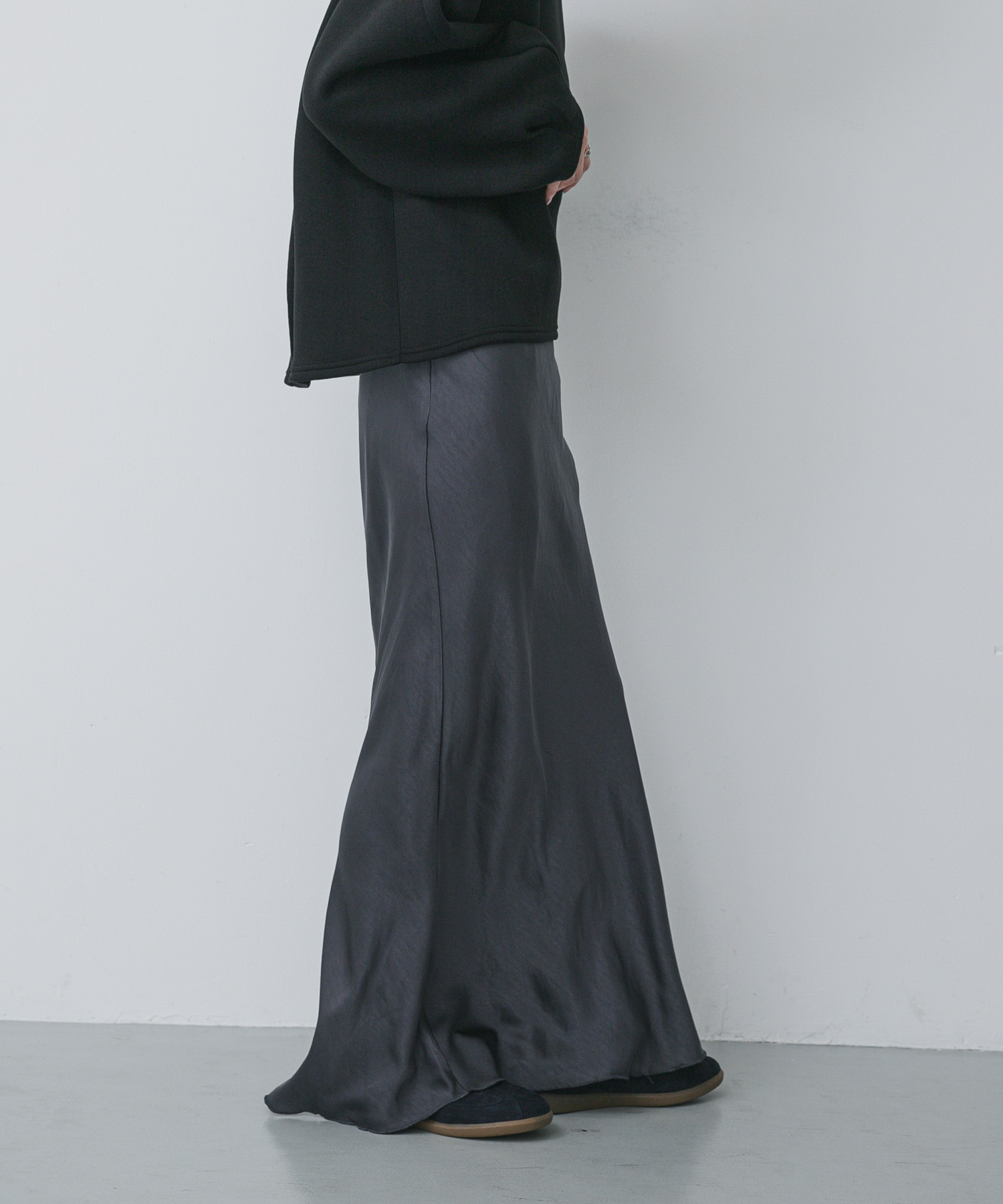 サテンアイラインスカート