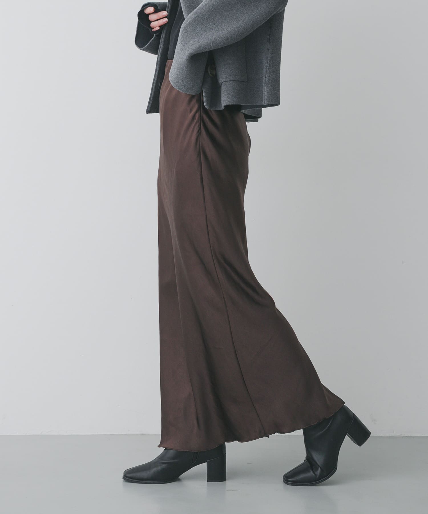 サテンアイラインスカート