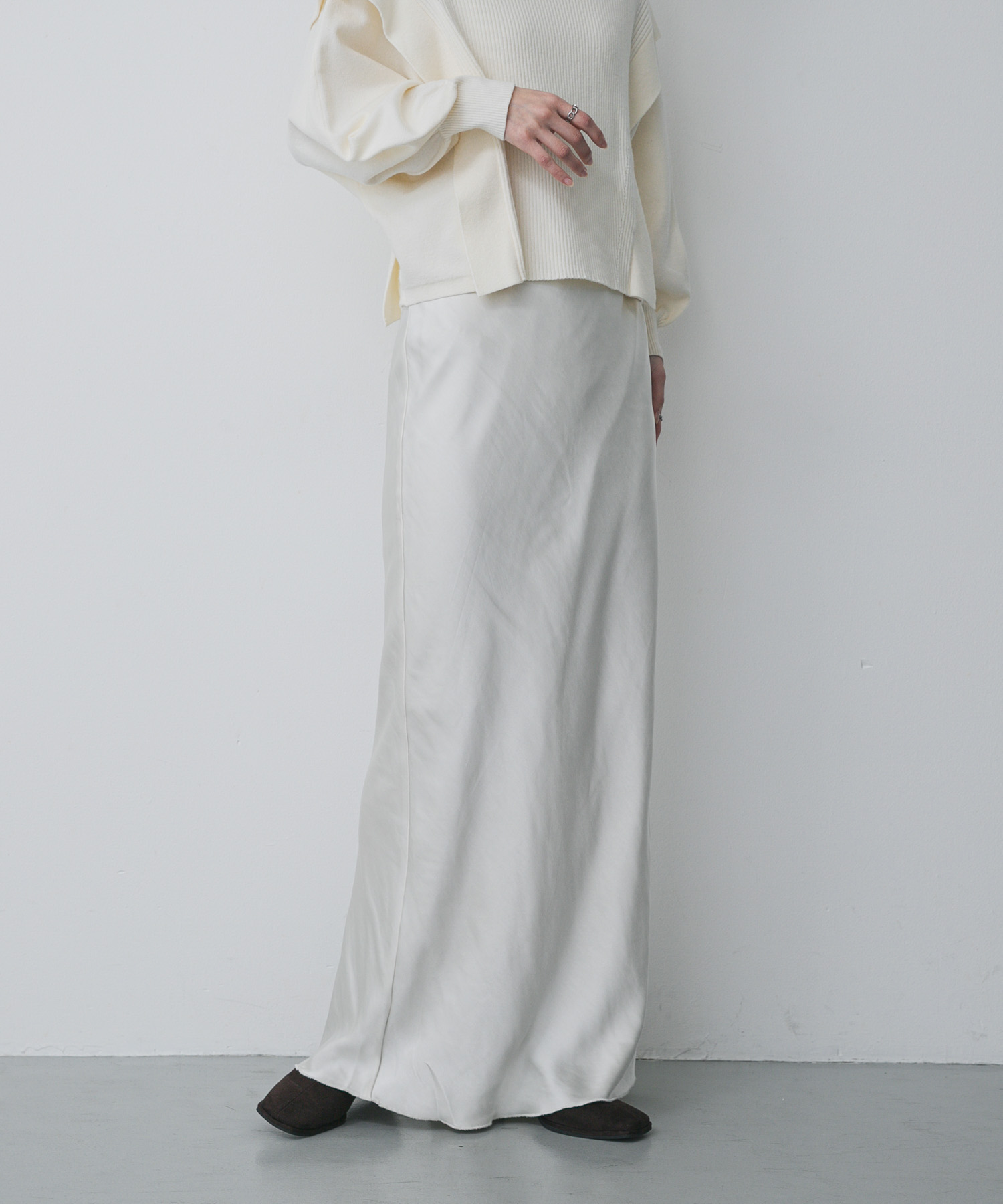 サテンアイラインスカート