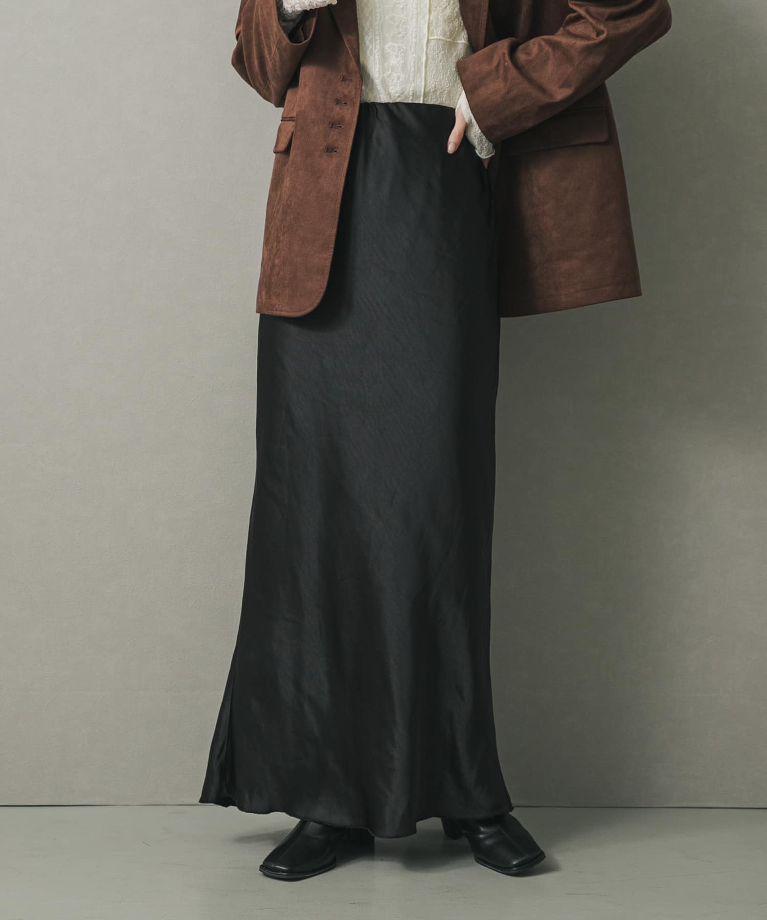 サテンアイラインスカート