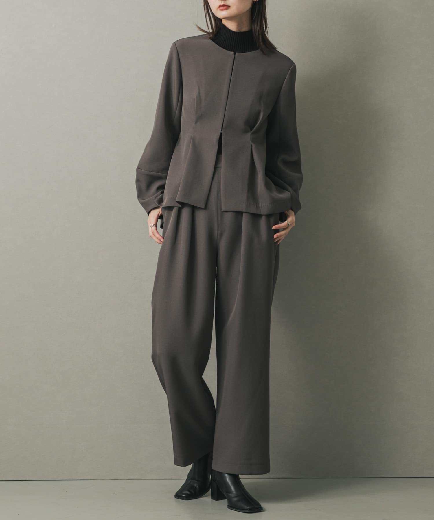 GRAY