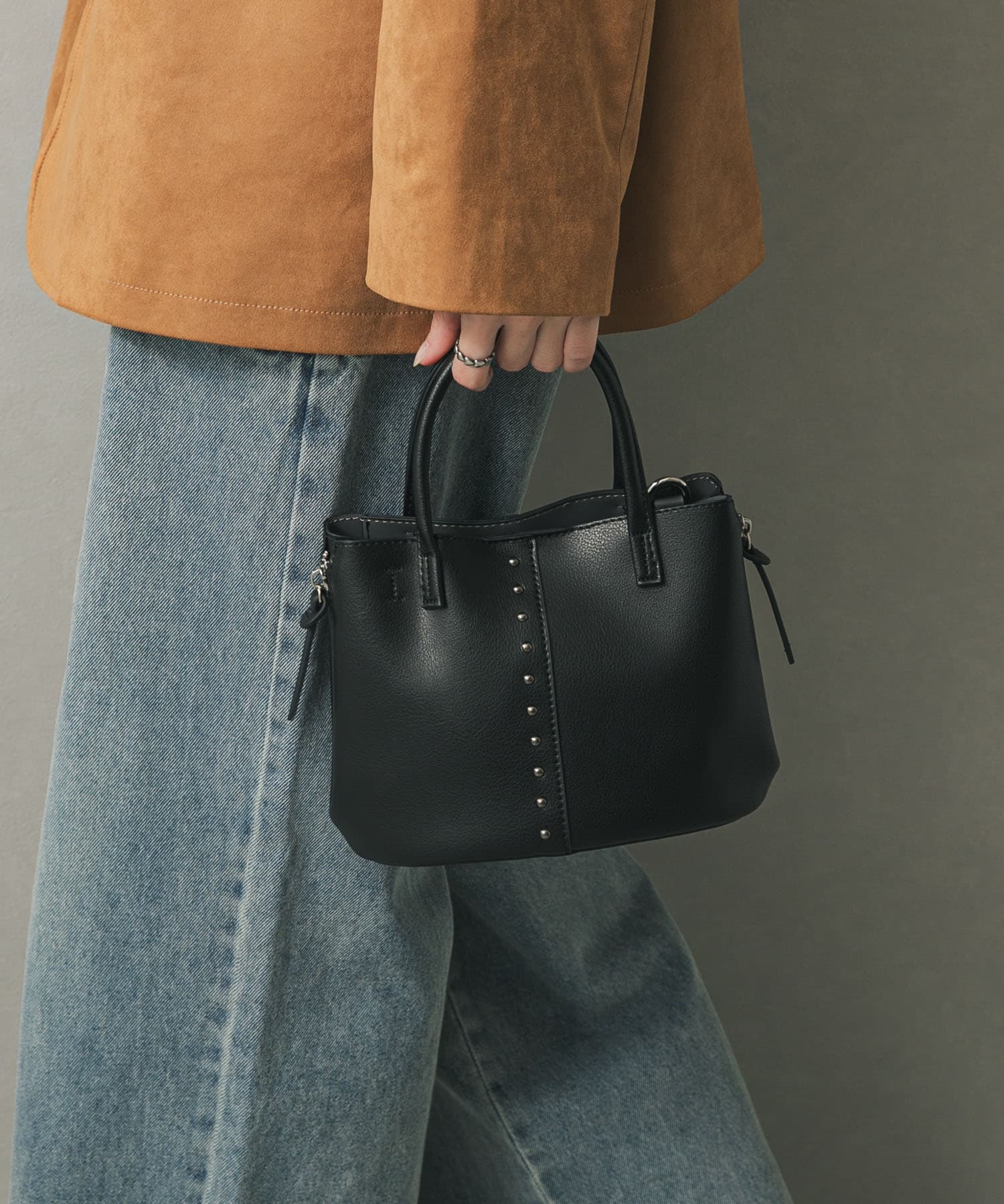 スタッズショルダーバッグ