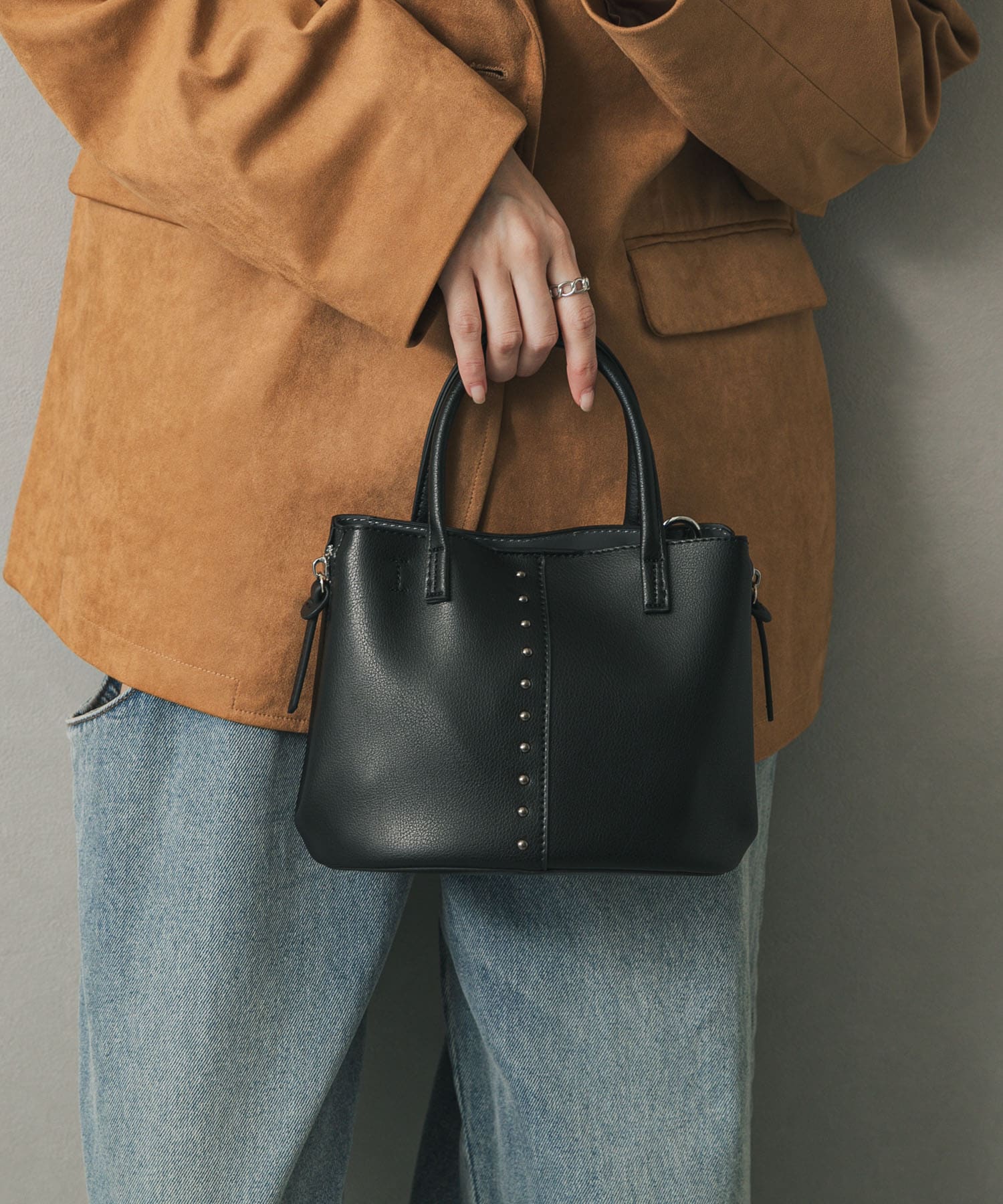 スタッズショルダーバッグ BLACK one