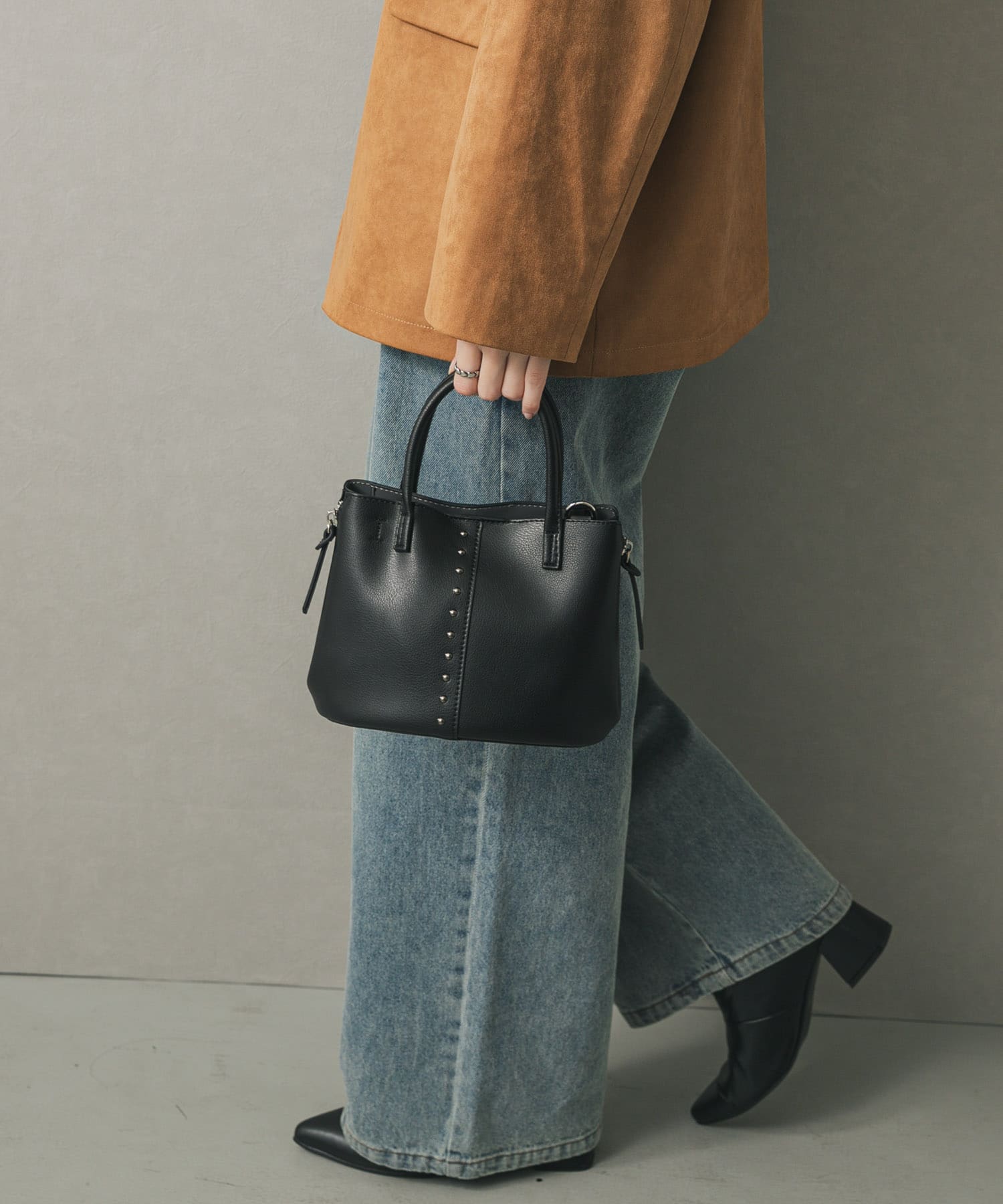 スタッズショルダーバッグ BLACK one
