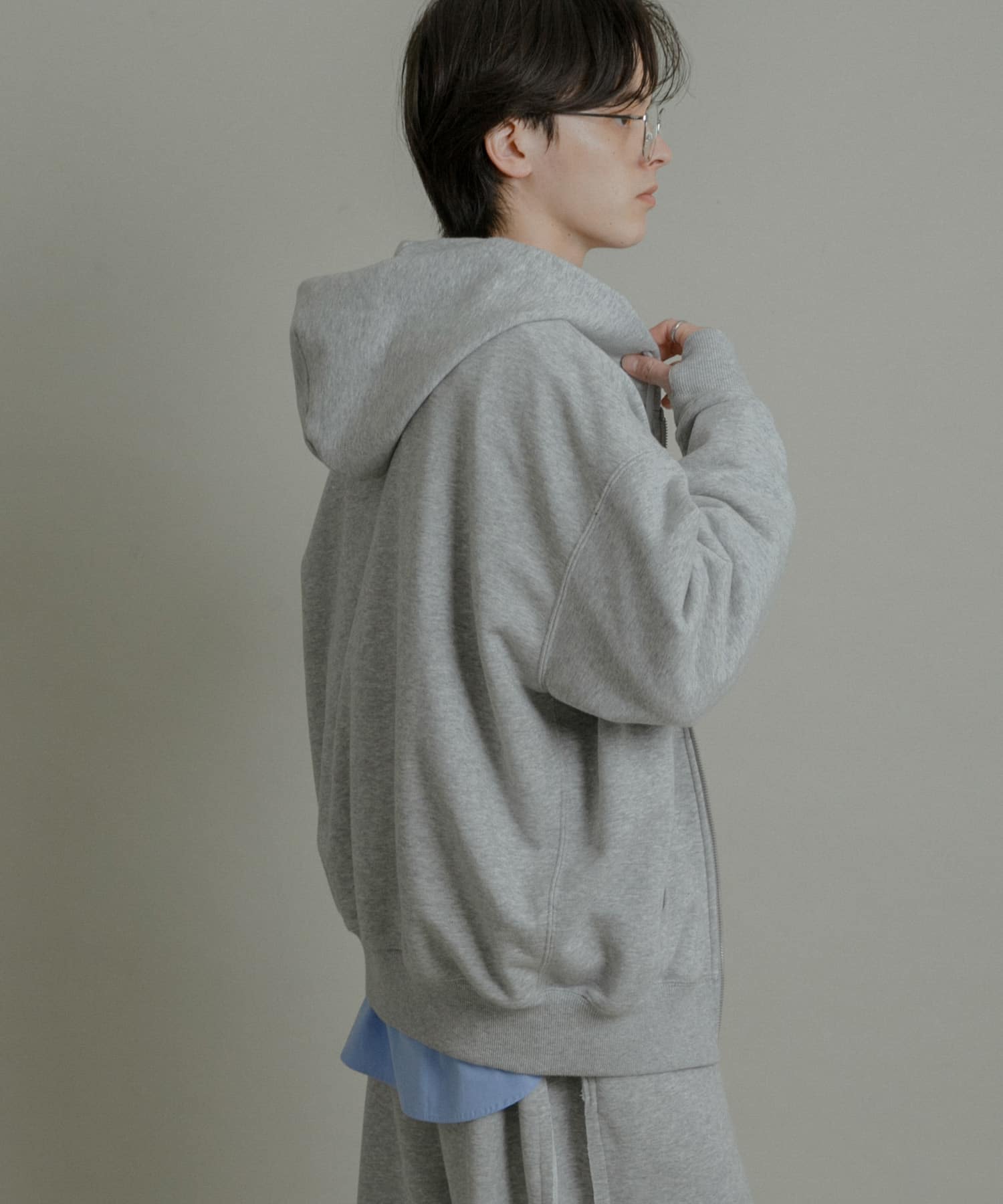 GRAY