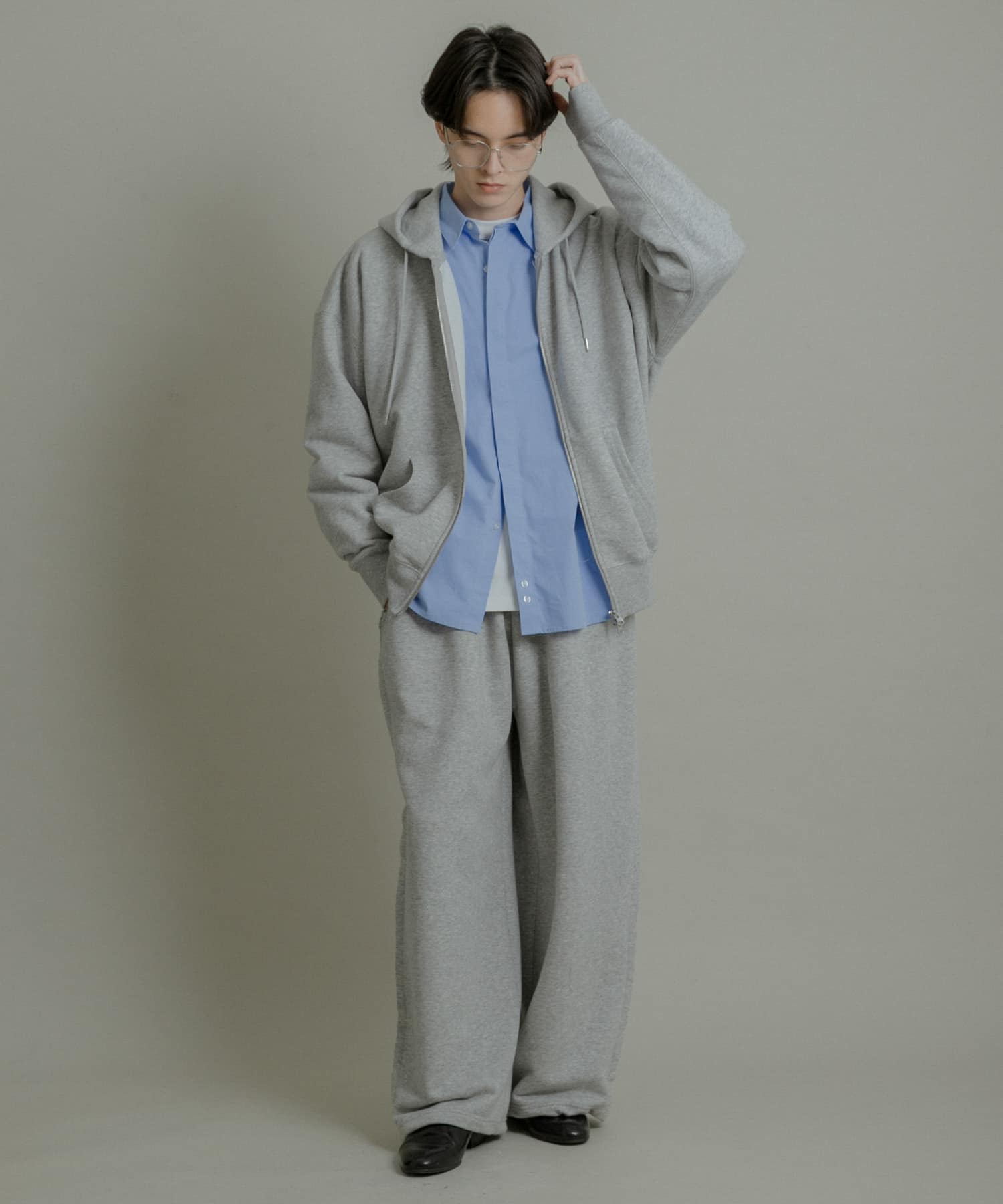 GRAY
