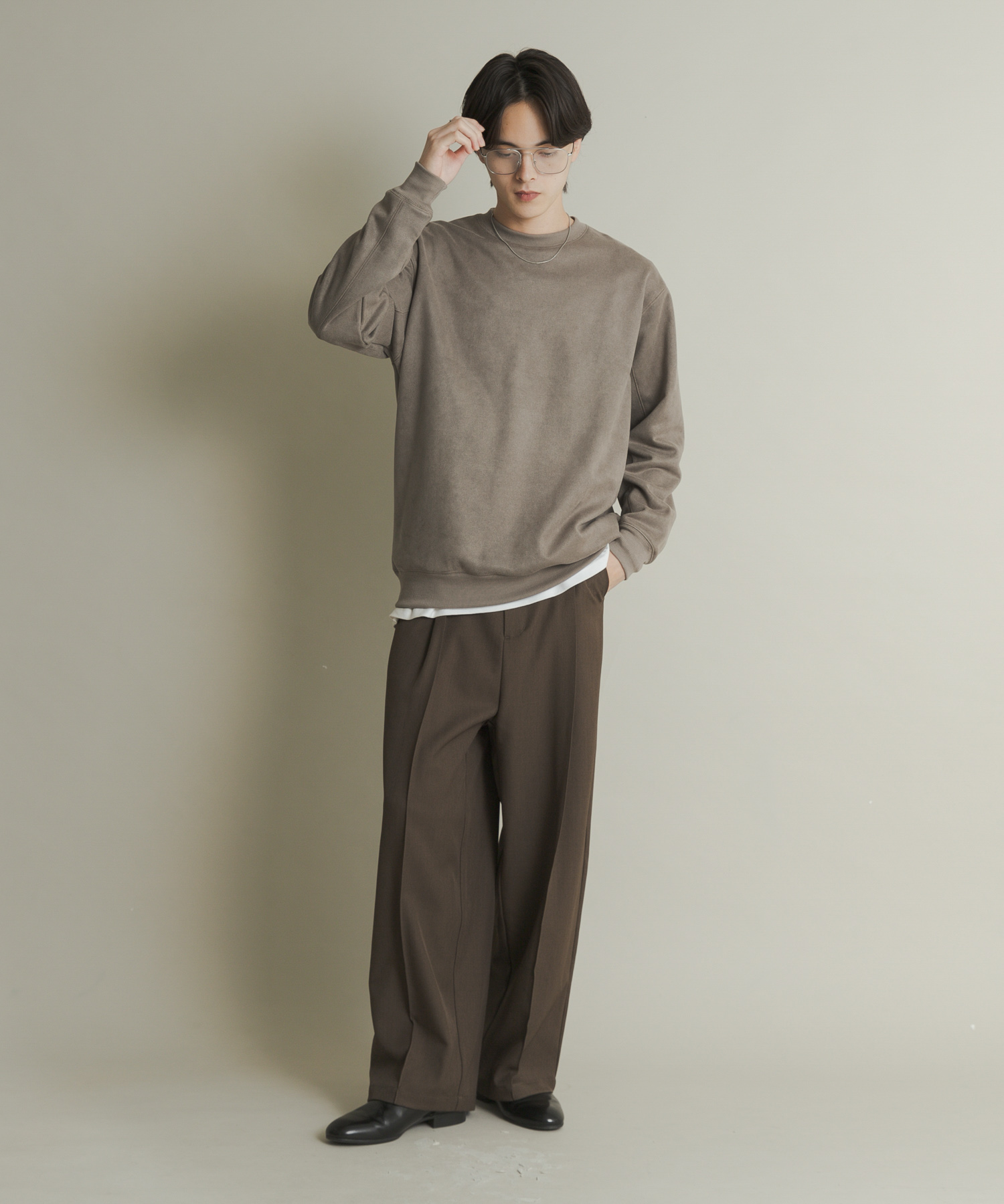 GRAY