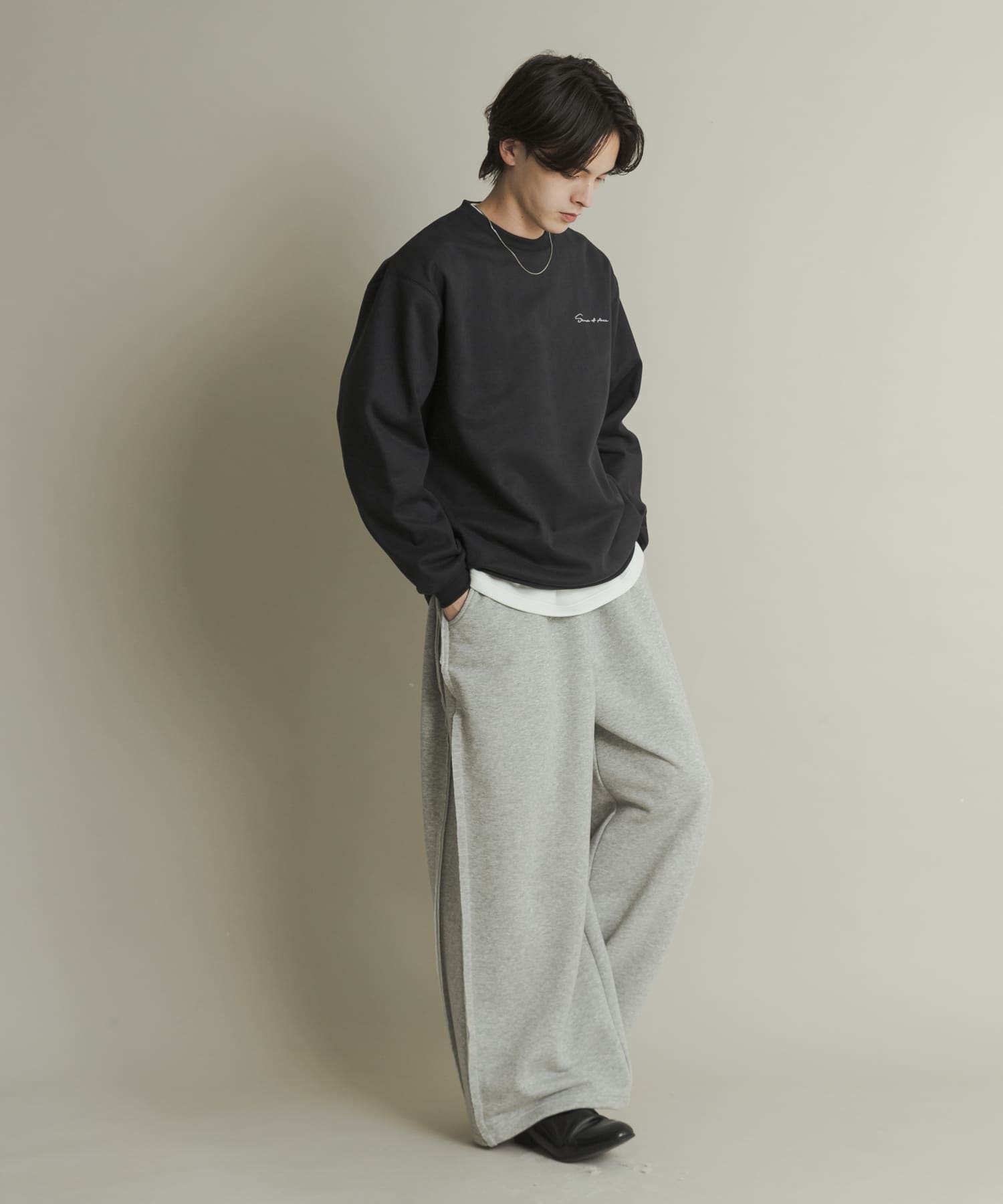 『ユニセックス』シシュウフェイクスエードクルーネックスウェット CHARCOAL L