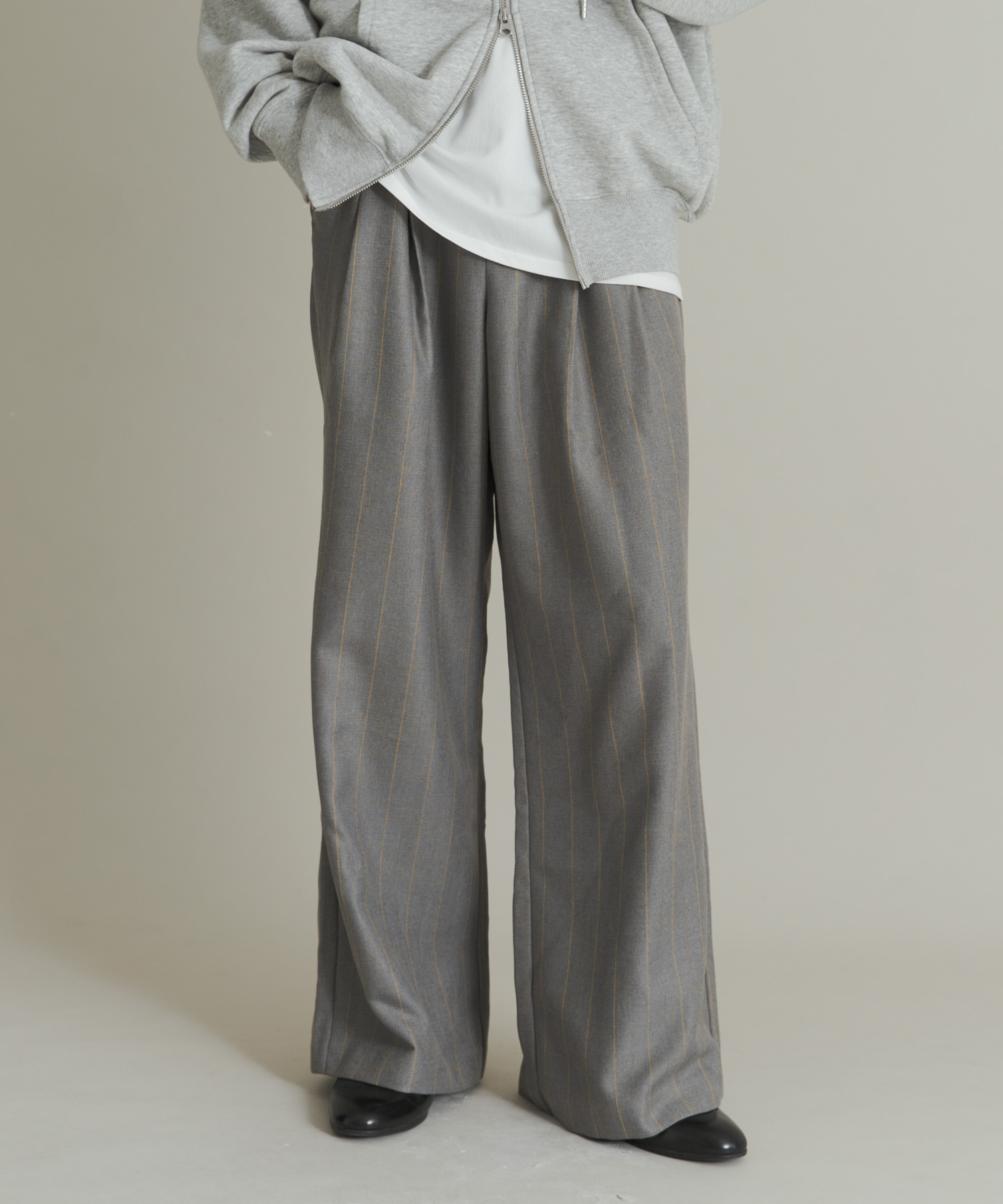 GRAY