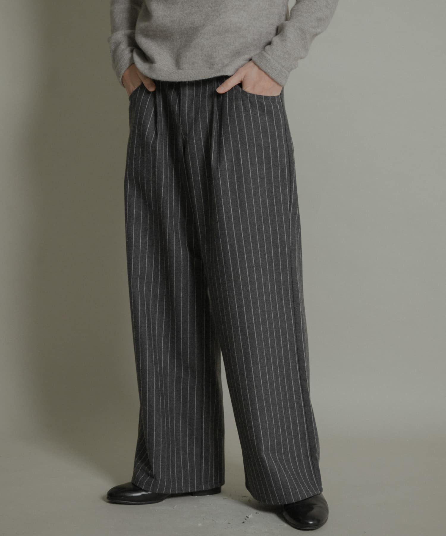 GRAY