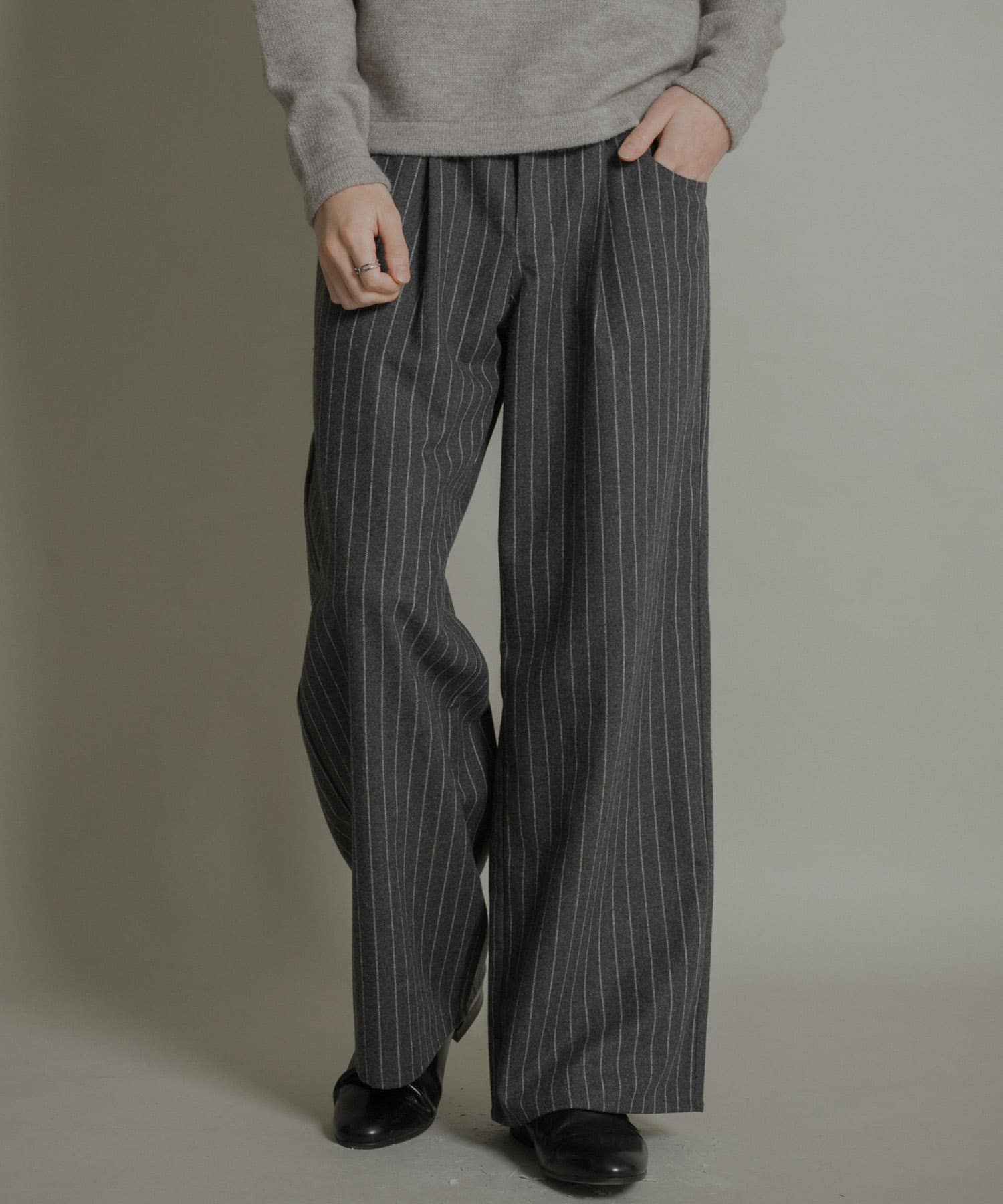 GRAY