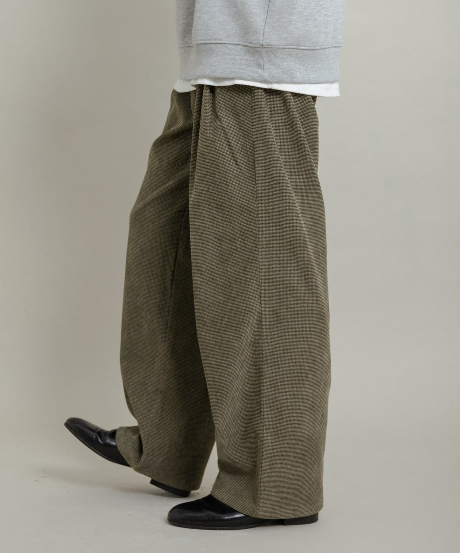 KHAKI