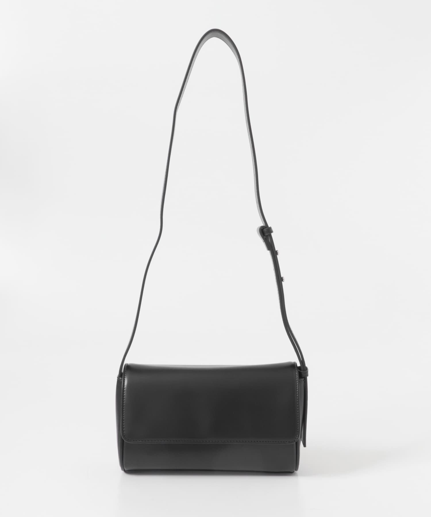 フラップショルダーバッグ