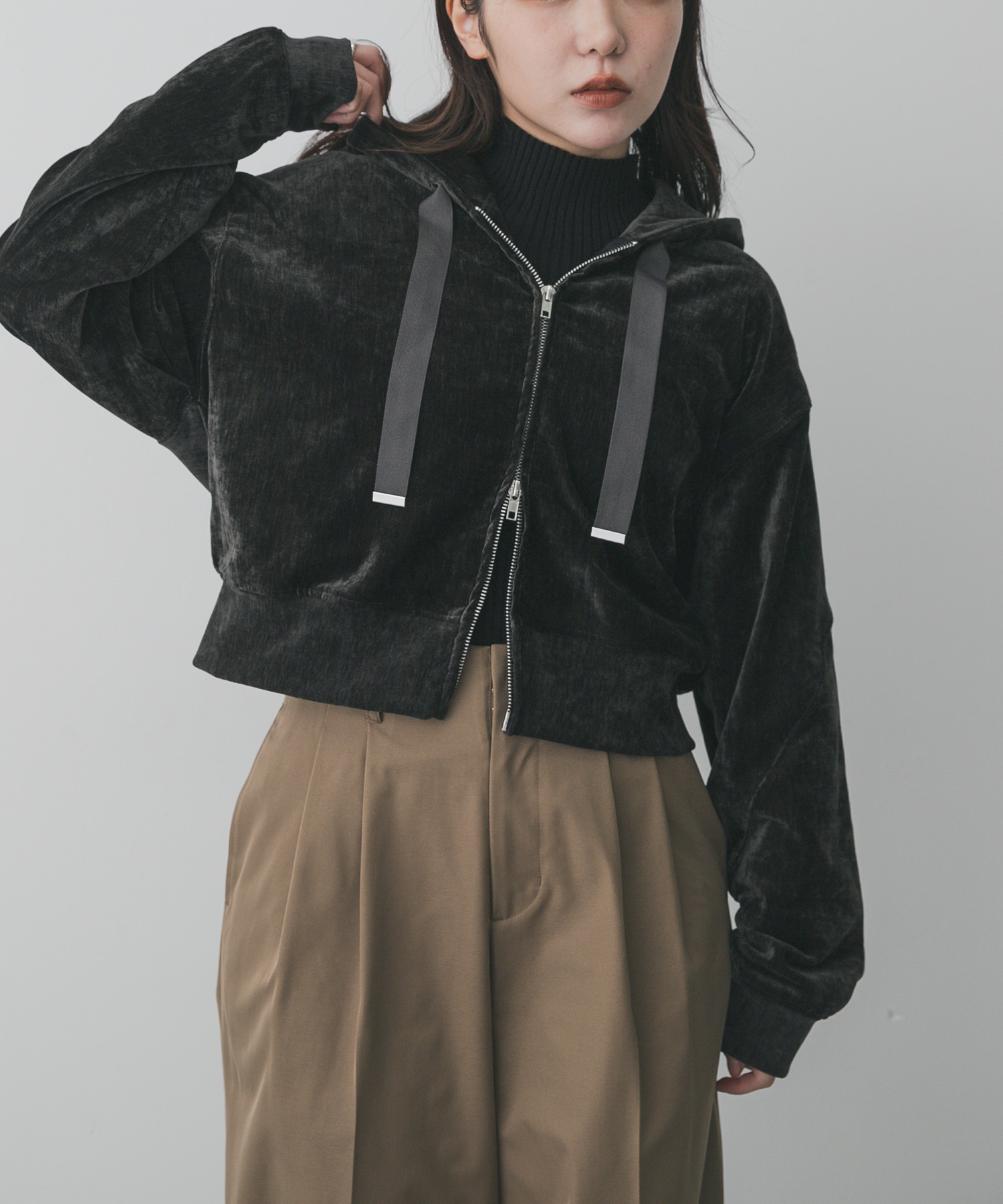 ベロアジップフーディ