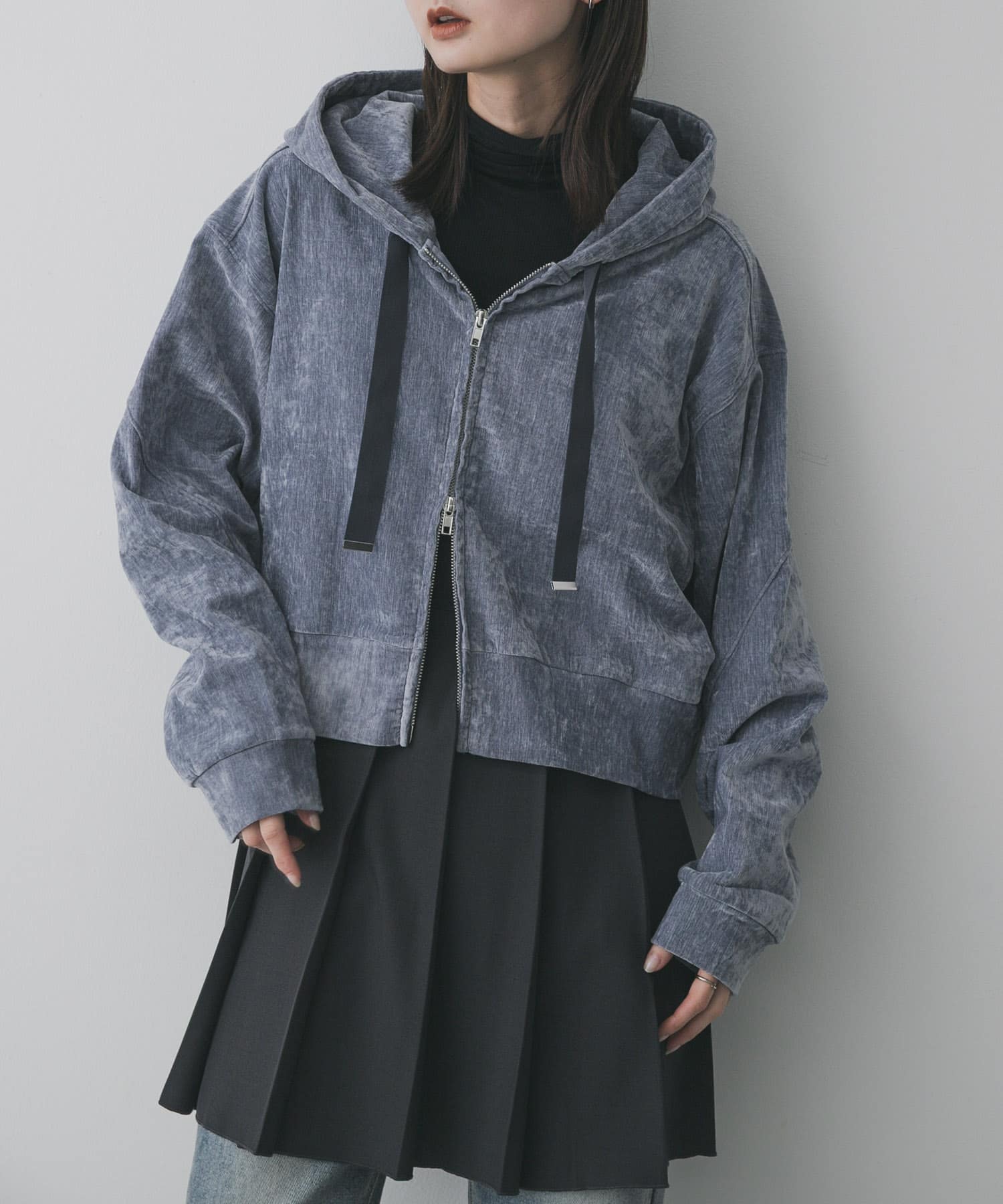 ベロアジップフーディ