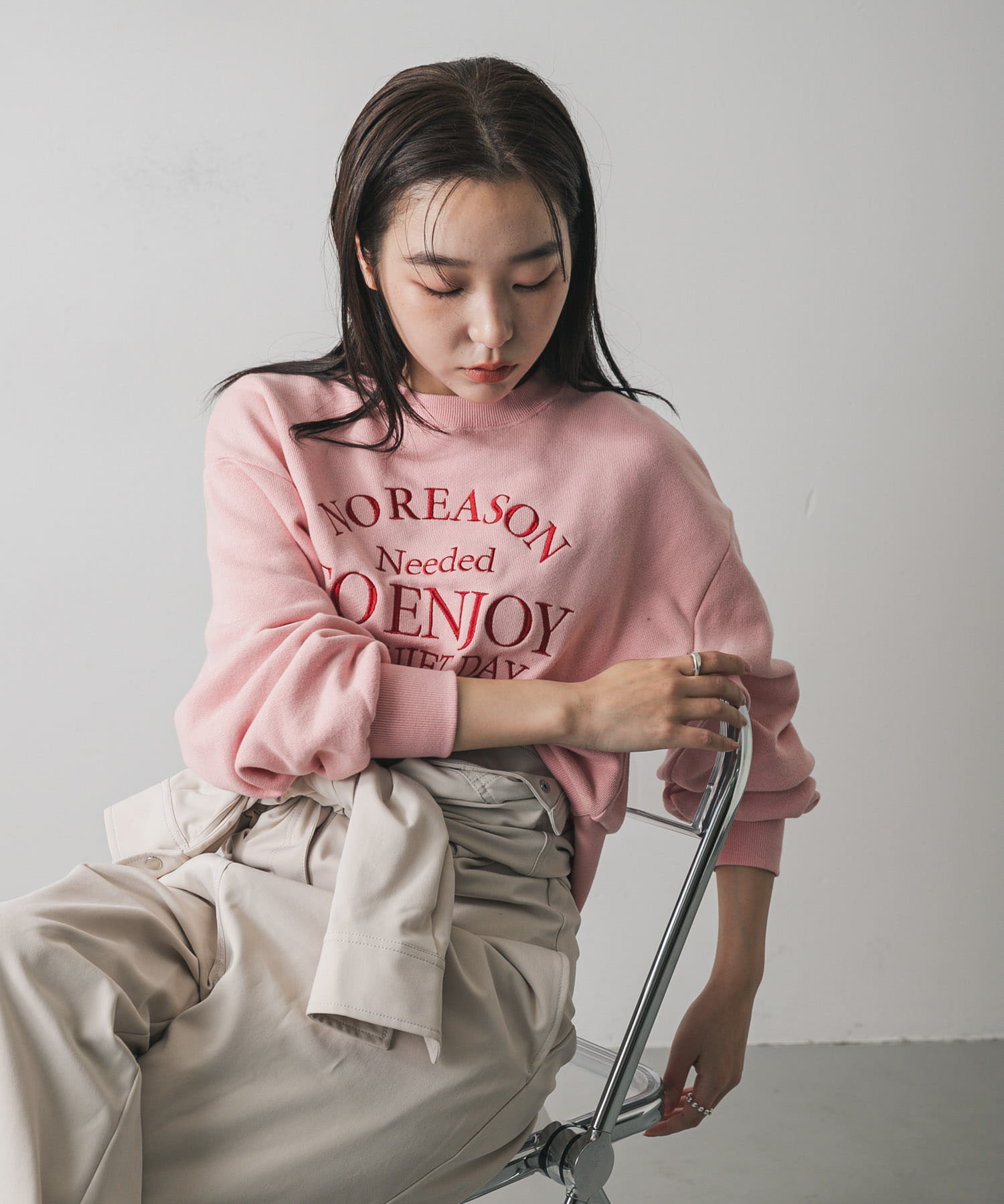 グラフィックルーズスウェット(One PINK): トップス｜URBAN RESEARCH