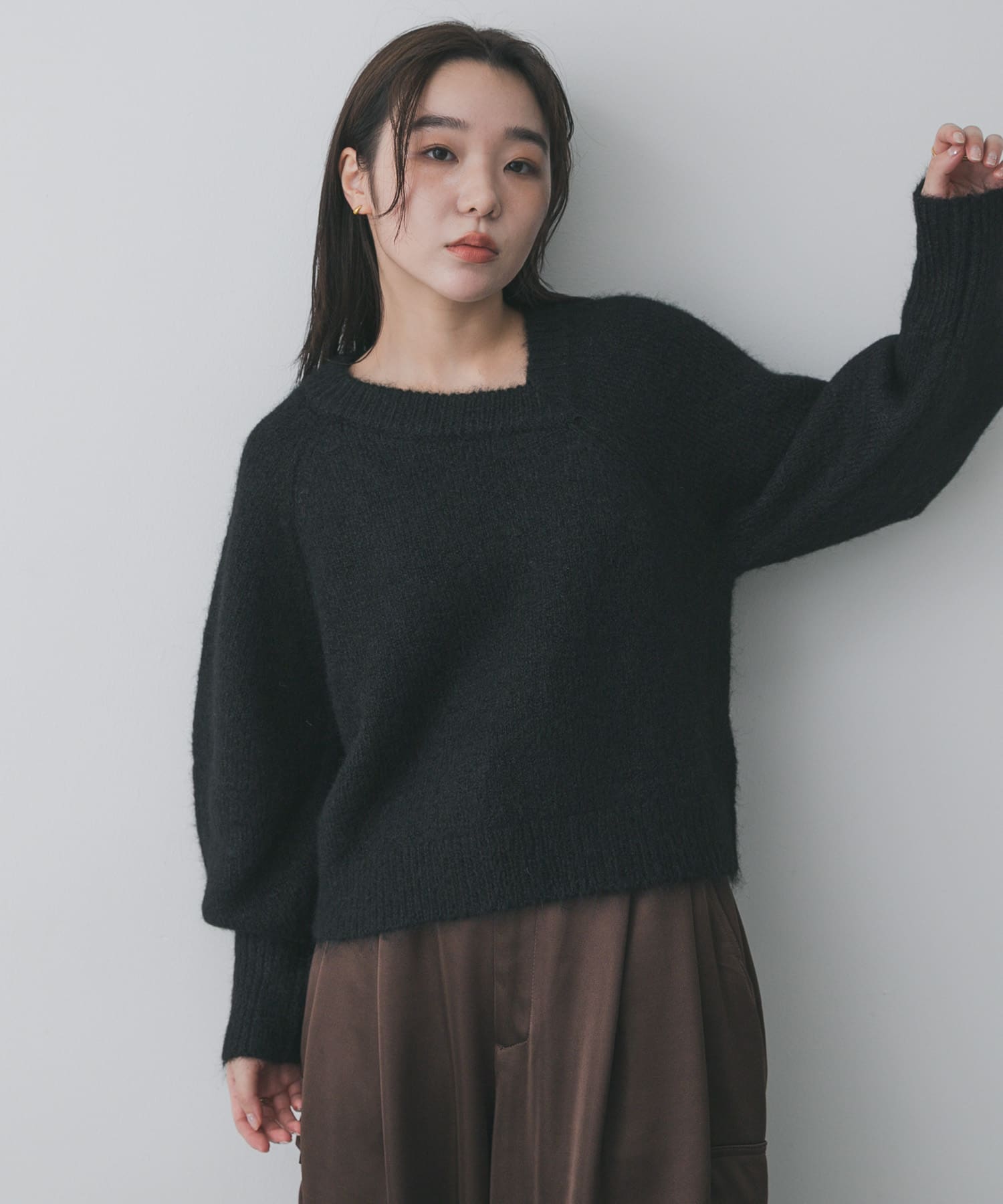 アシメネックニット