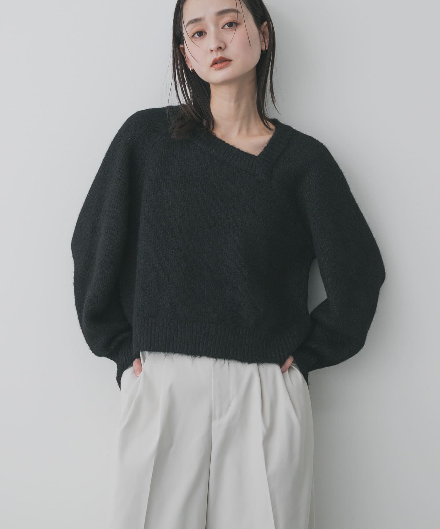 アシメネックニット