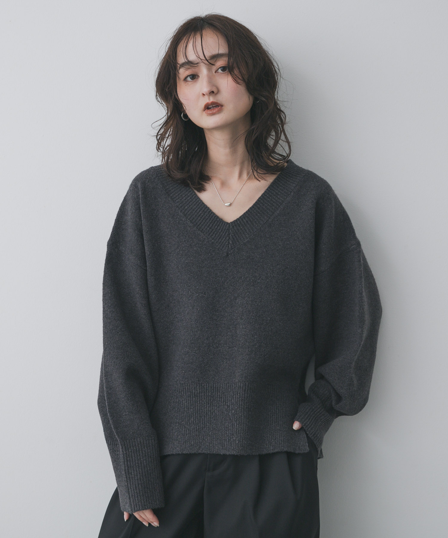 『洗濯可』サイドスリットVネックニット