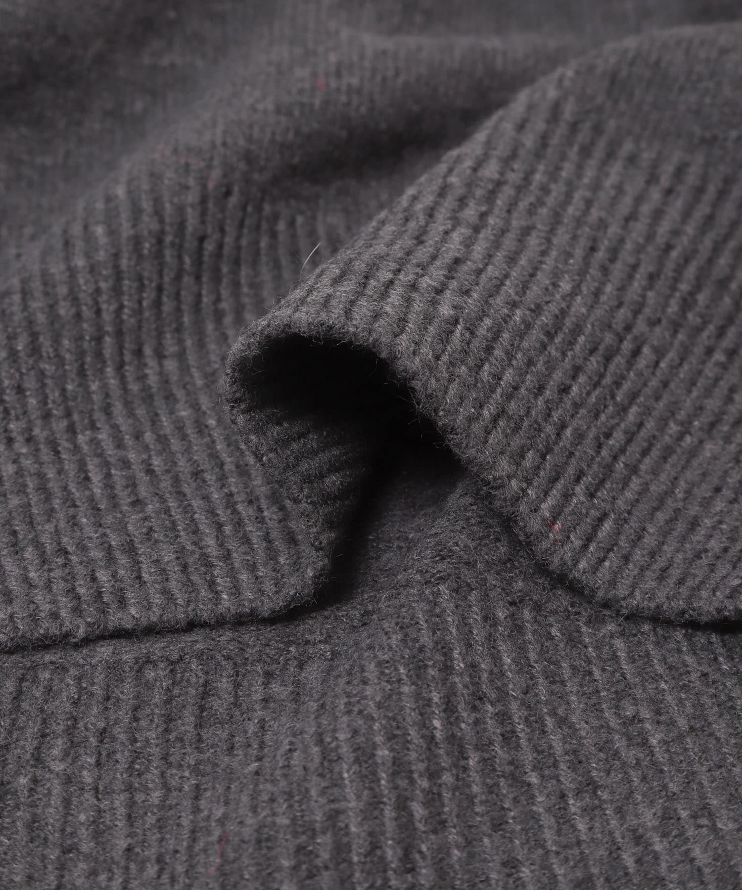 『洗濯可』サイドスリットVネックニット CHARCOAL One