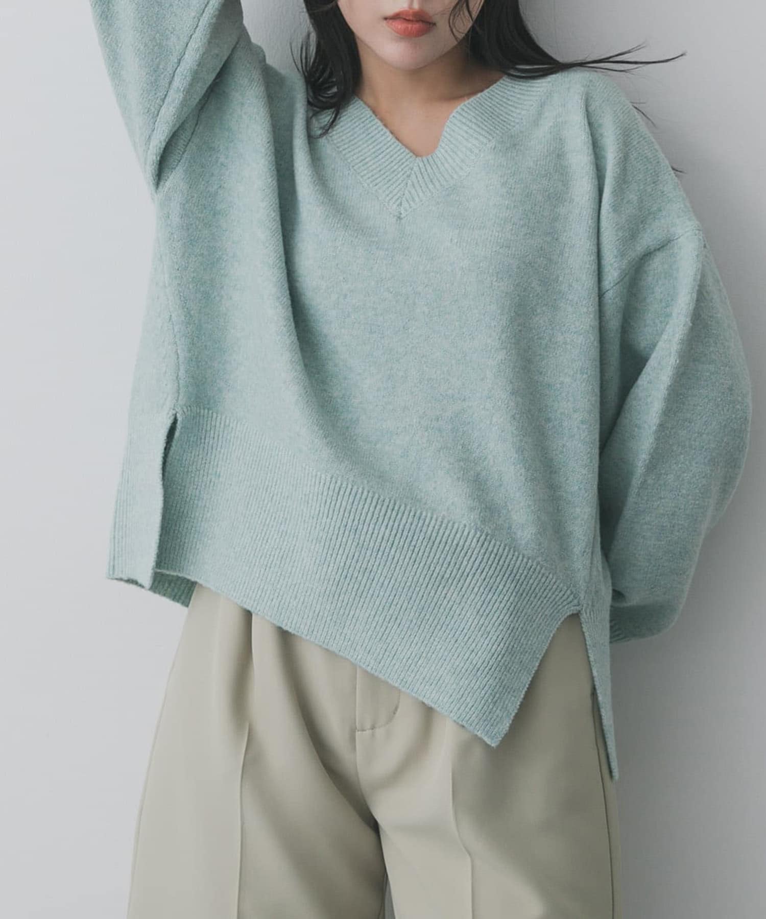 『洗濯可』サイドスリットVネックニット