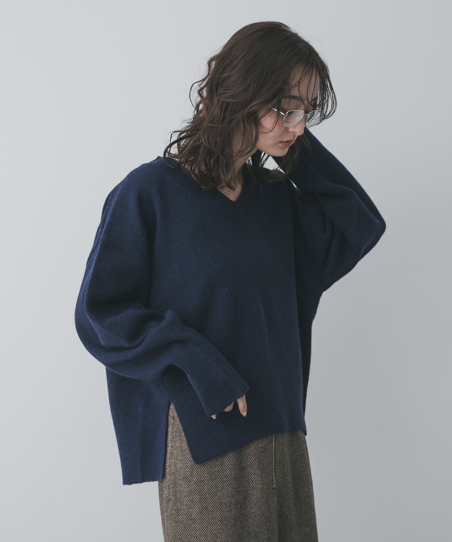 『洗濯可』サイドスリットVネックニット