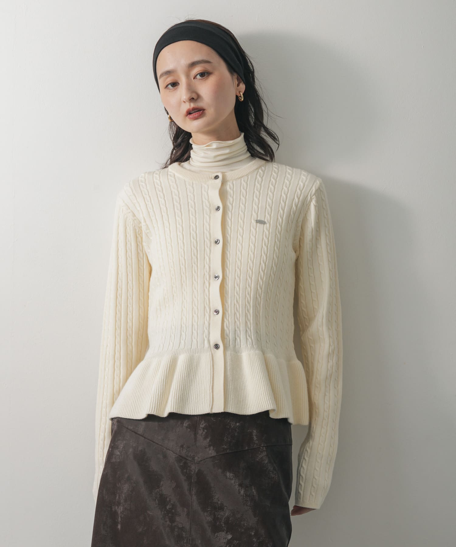 ミニケーブルペプラムセーター